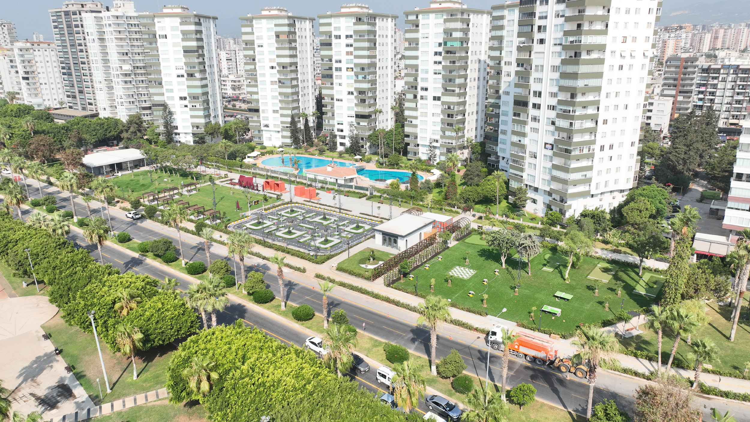 Büyükşehi̇r Beledi̇yesi̇ 2025 Yilinda Da Kenti̇n Yeşi̇l Yüzünü Geni̇şletti̇ (1)