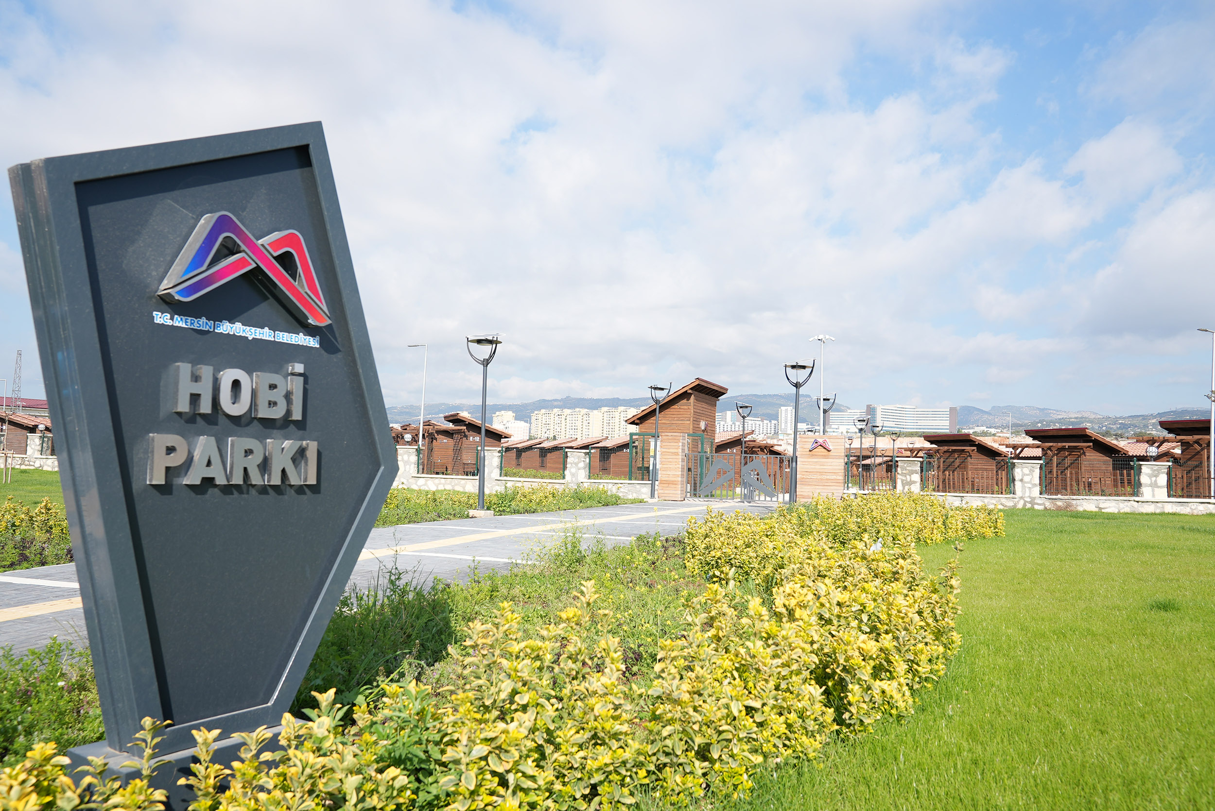 Büyükşehi̇r Beledi̇yesi̇ 2025 Yilinda Da Kenti̇n Yeşi̇l Yüzünü Geni̇şletti̇ (2)