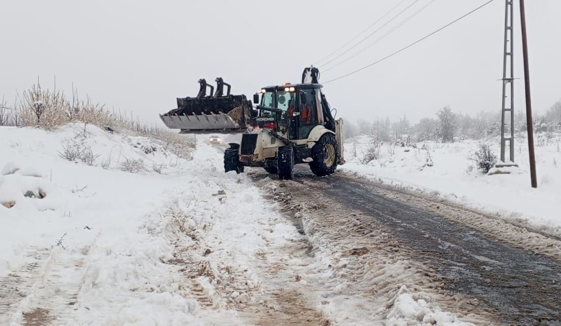 Büyükşehi̇r Eki̇pleri̇ Olumsuz Hava Koşullarina Karşi Çalişmalara Başladi (2)