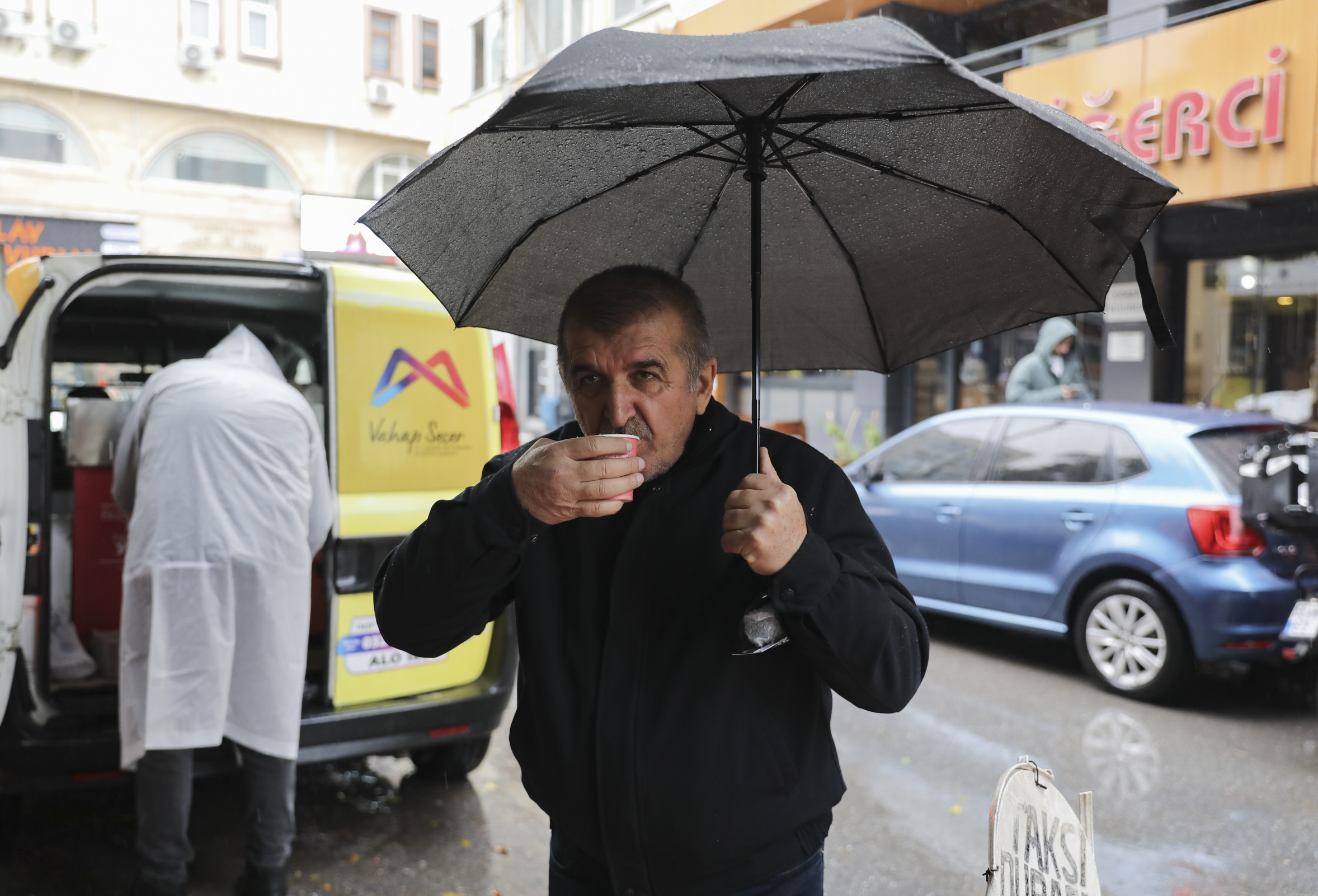 Büyükşehi̇r Yeni̇ Yilda Kaynar İkramiyla Mersi̇nli̇leri̇n İçi̇ni̇ Isitti (3)