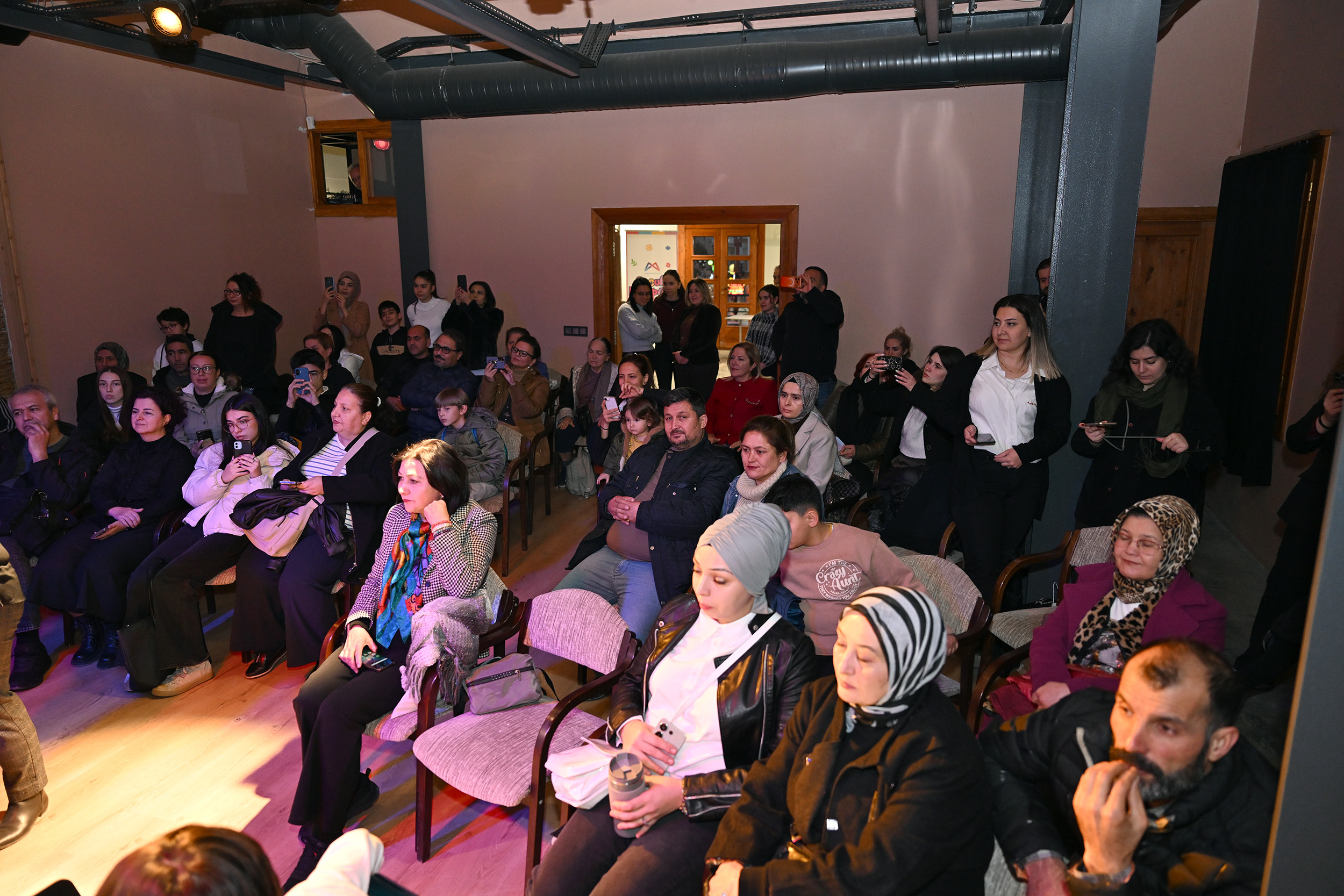 Mersi̇n Büyükşehi̇r Çocuk Kampüsü Öğrenci̇leri̇nden Sanat Şöleni̇... (6)