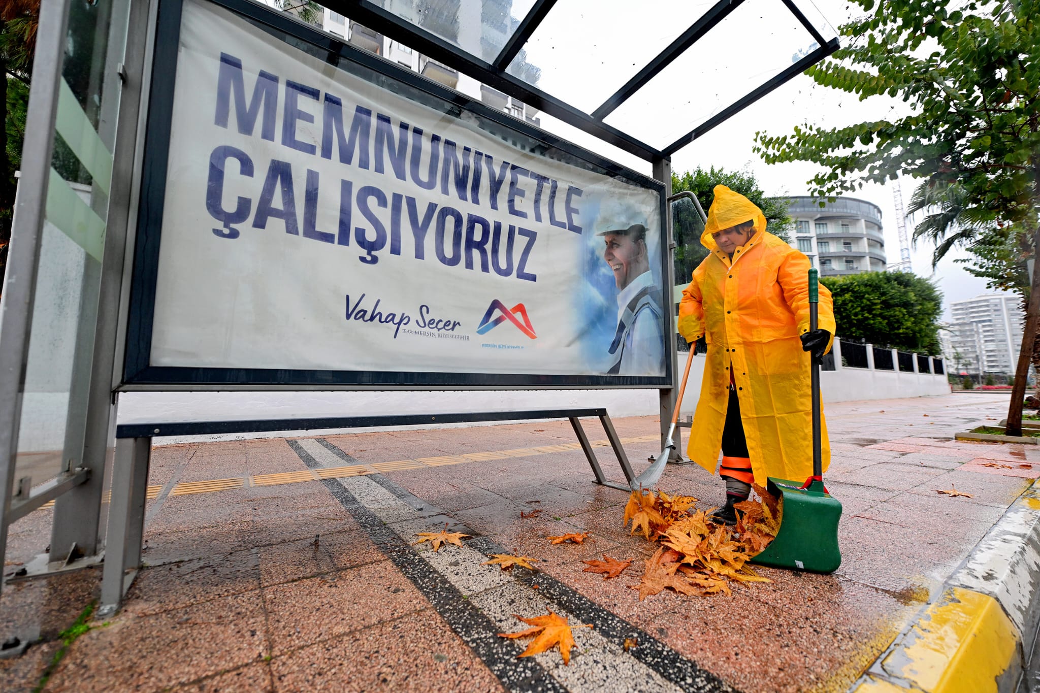 Mersi̇n Büyükşehi̇r, Yoğun Yağişin Ardindan Tüm Eki̇pleri̇yle Kent Geneli̇nde Temi̇zli̇k Çalişmalarini Sürd-1