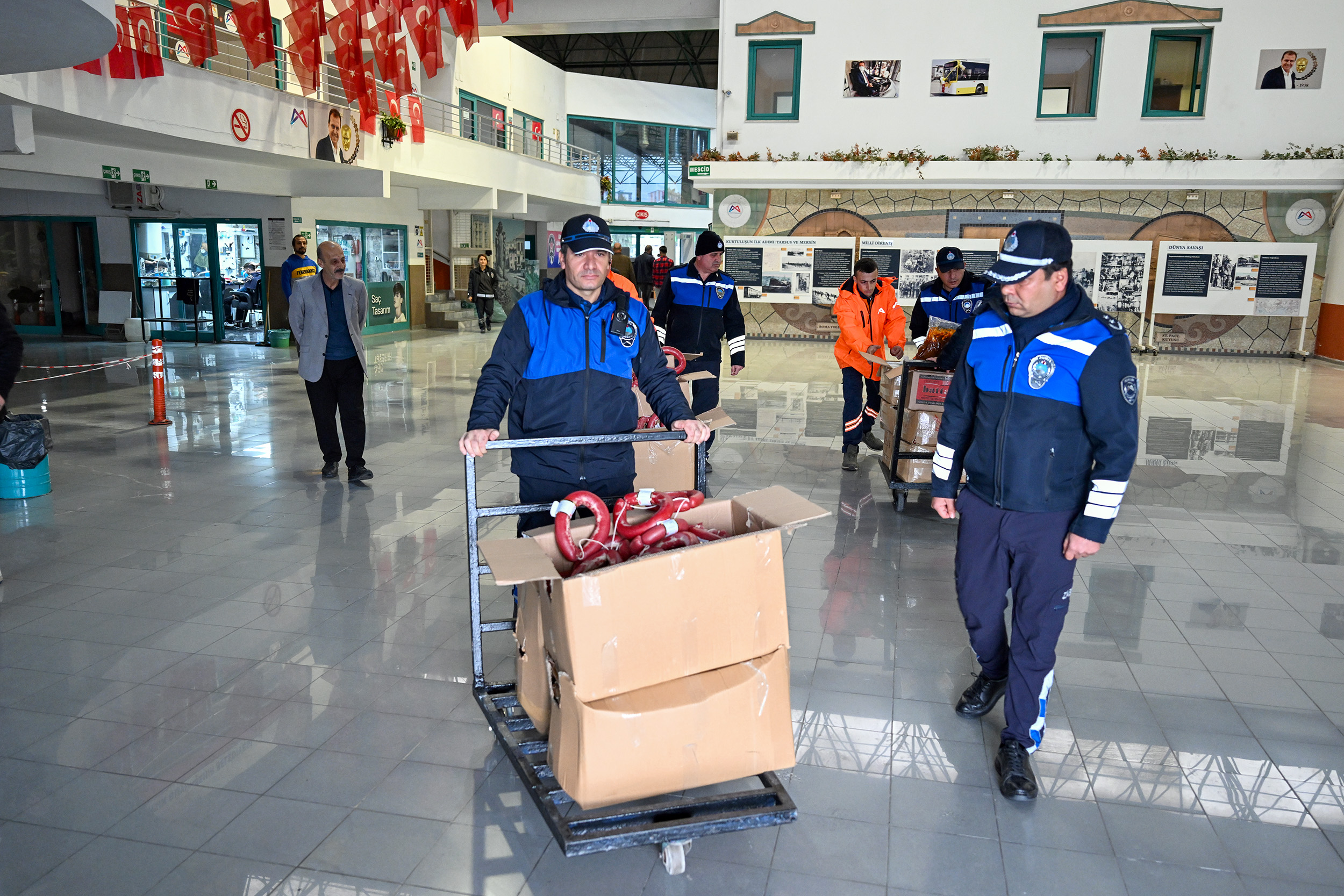 Mersi̇n Büyükşehi̇r Zabitasi Sağliksiz Koşullarda Gida Sevki̇yatina Geçi̇t Vermi̇yor (8)
