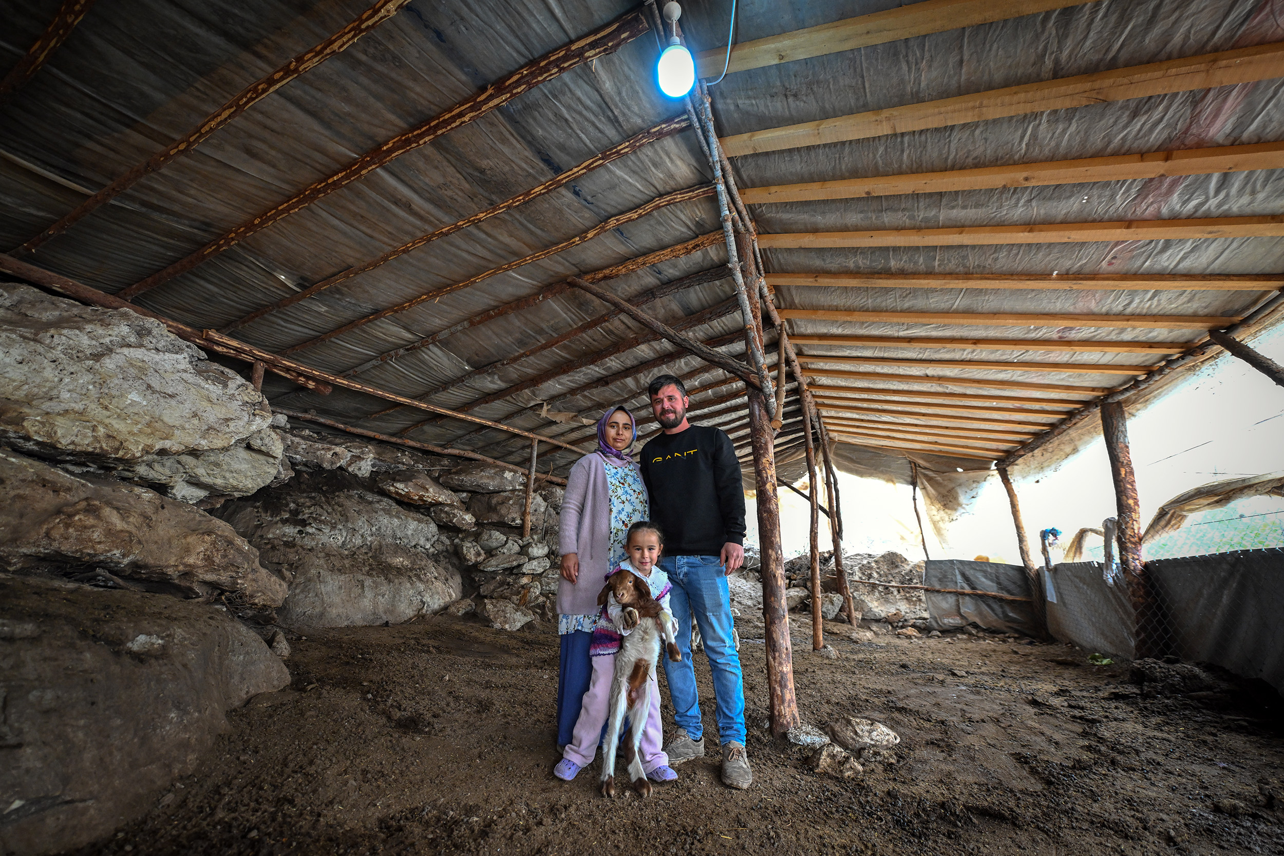 Mersi̇n Büyükşehi̇r’i̇n Güneş Paneli̇ Desteği̇ Konargöçer Yörükleri̇n Hayatini Kolaylaştiriyor (2)