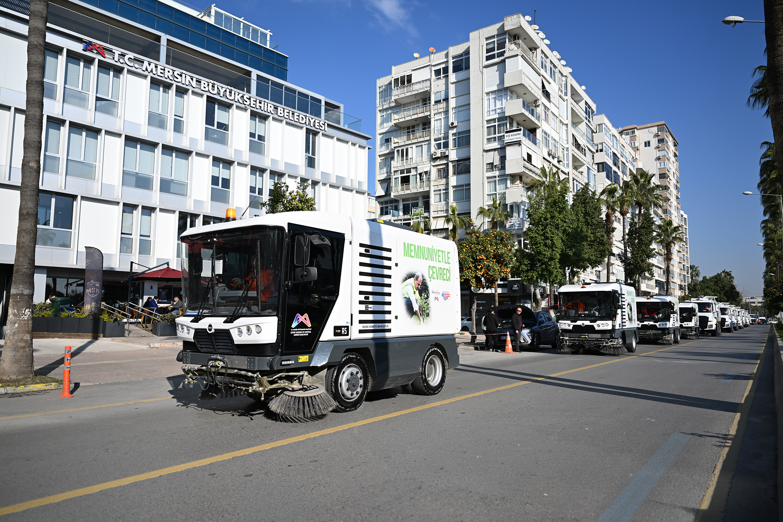 Mersi̇n Büyükşehi̇r’i̇n Temi̇zli̇k Araç Fi̇losuna 22 Büyük Yol Süpürme Araci Eklendi̇ (3)
