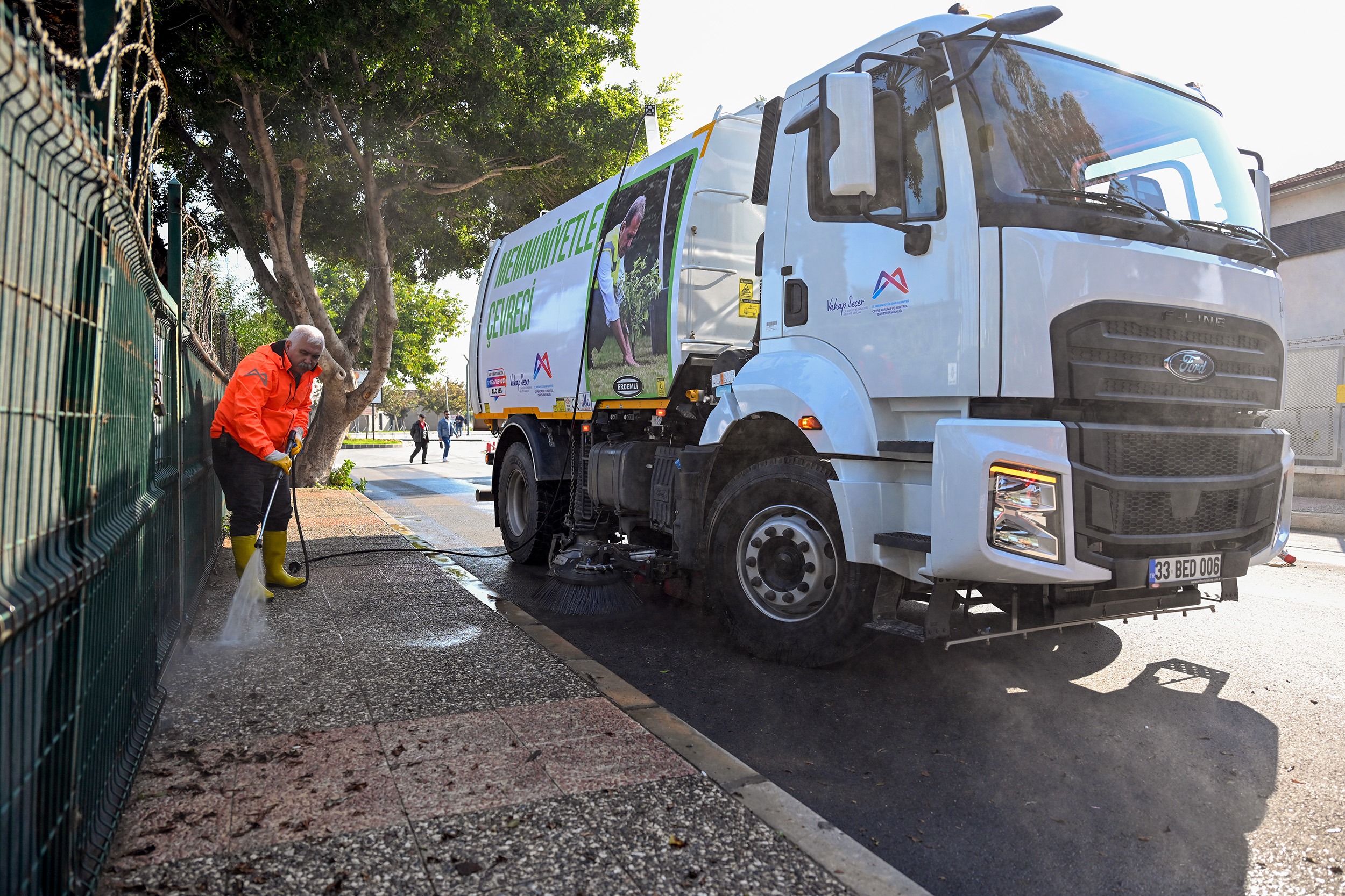 Mersi̇n Büyükşehi̇r’i̇n Temi̇zli̇k Araç Fi̇losuna 22 Büyük Yol Süpürme Araci Eklendi̇ (5)