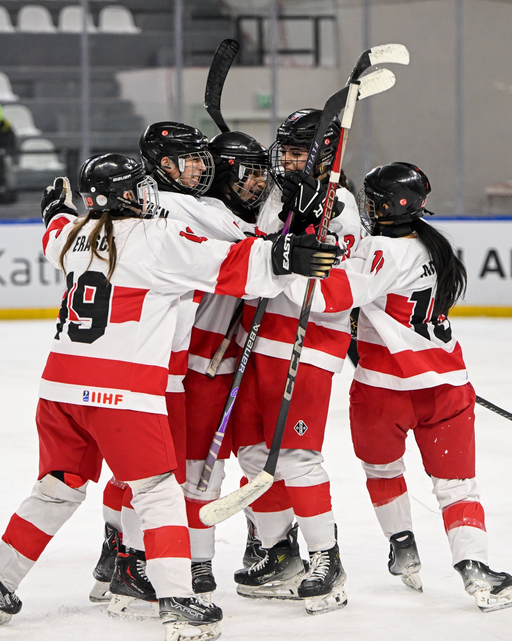 U18 K A D I N B U Z H O K E Y I M I L L I T A K I M I Y E N I Z 1126638 334365