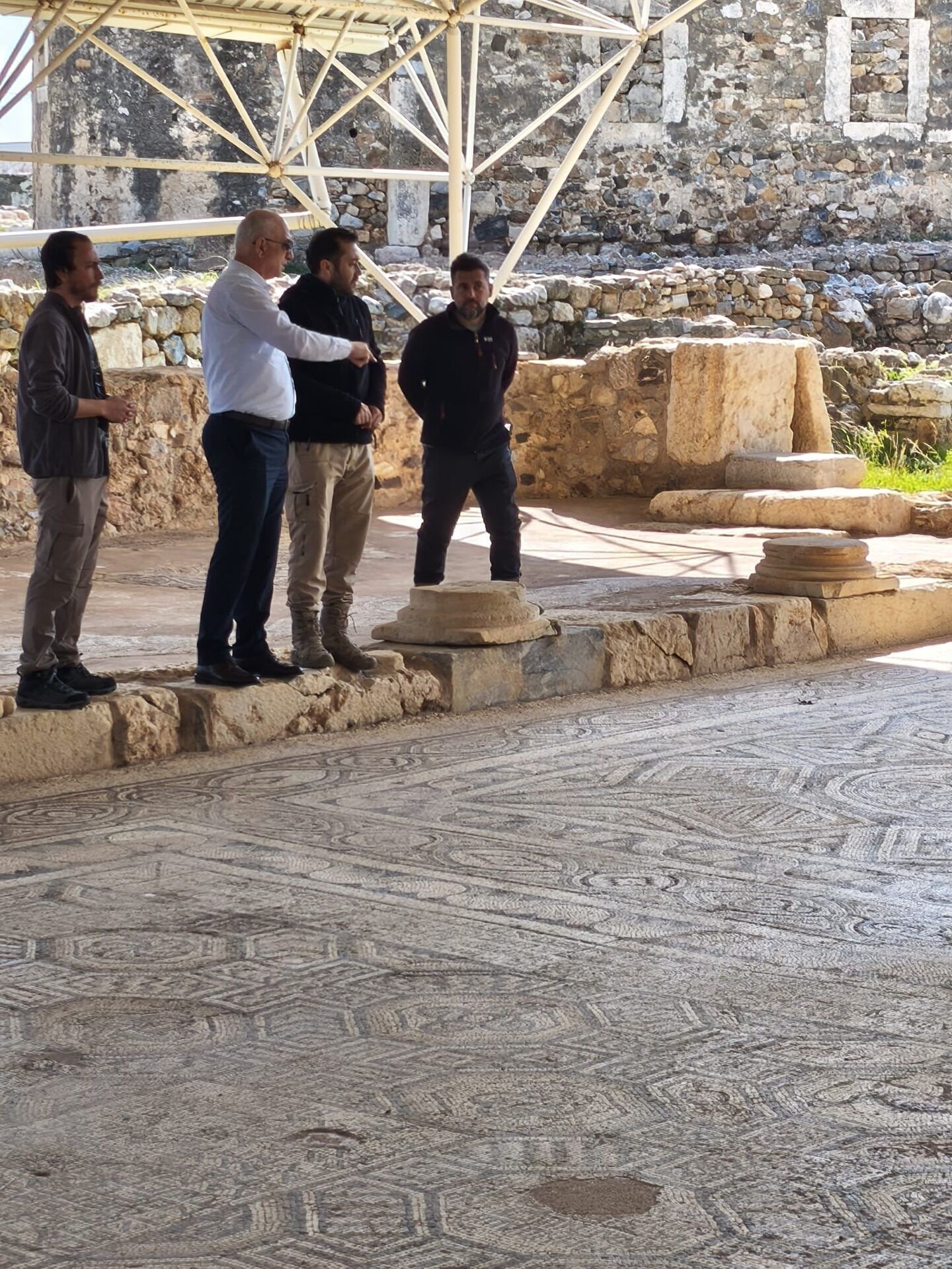 641163224 18193371829352160 3583511168379338156 N