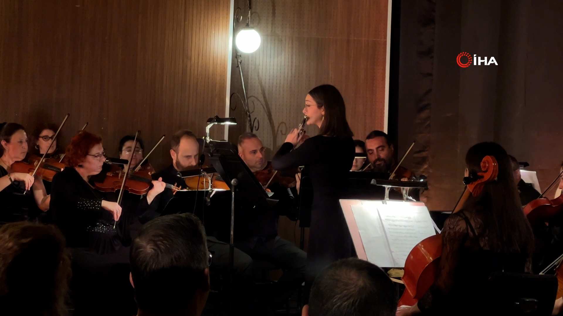 {85 B A E C0 D 953 E 43 B8 989 B B C D E F B A56 A C8}.Mp4.00 01 22 09. Still004