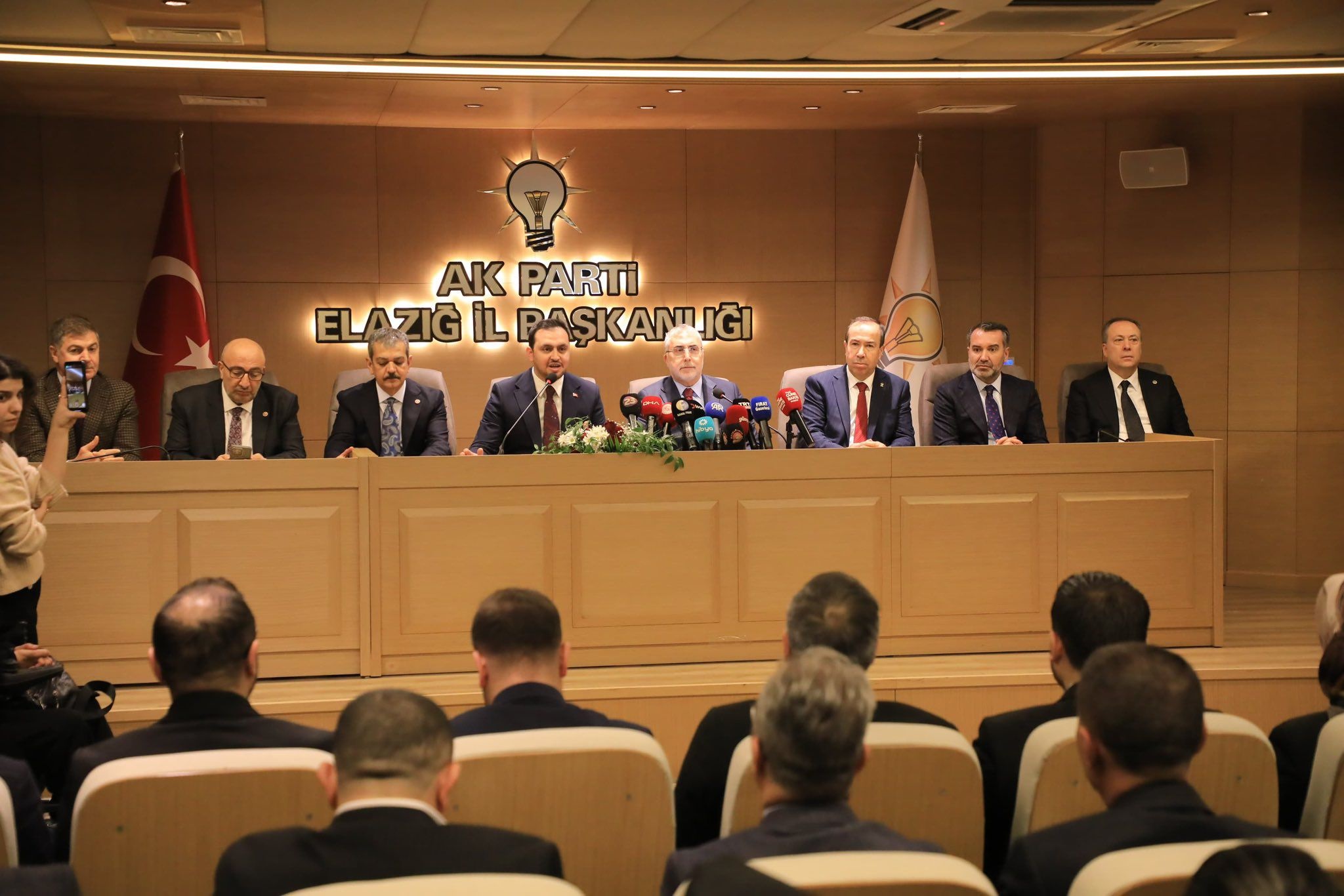 B A K A N I S I K H A N K A D I N L A R D A I S S I Z L I K O R A N I 1178917 350209