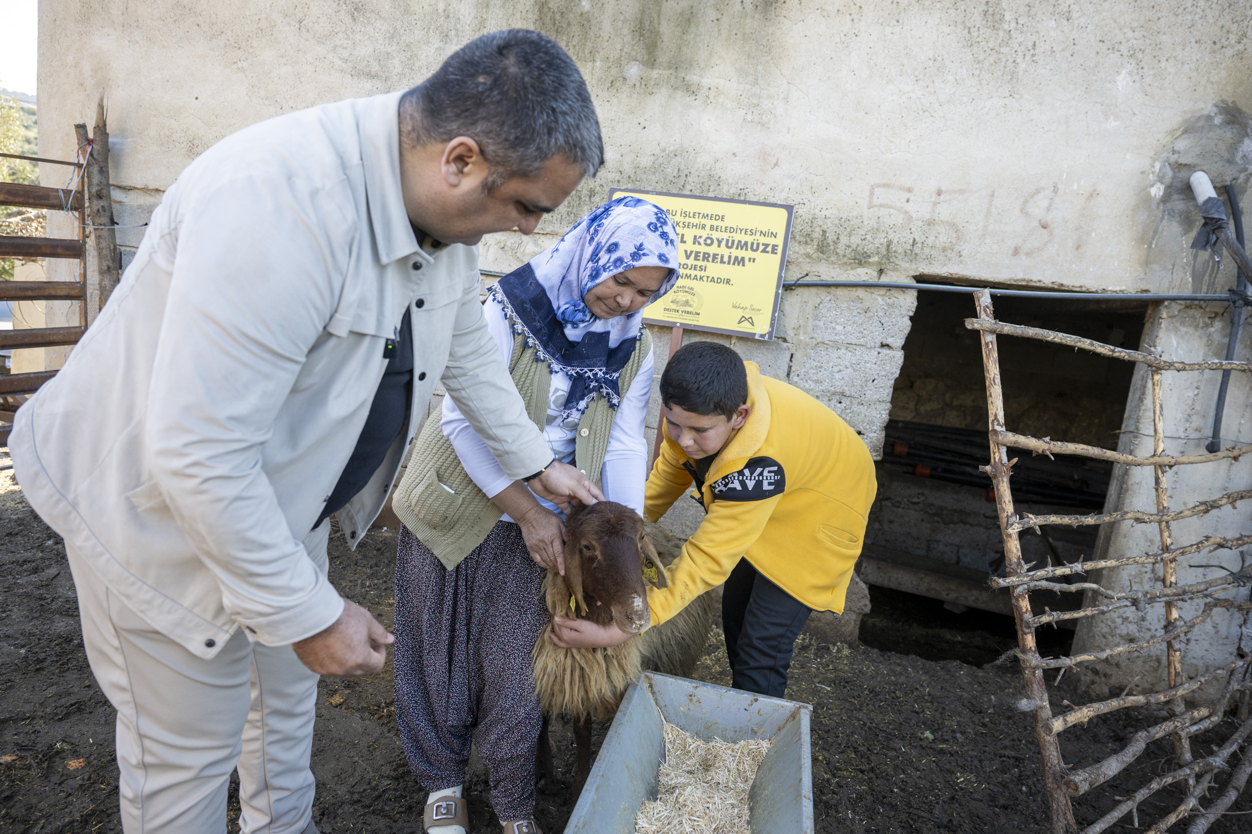 Büyükşehi̇r ‘Hadi̇ Gel Köyümüze Destek Vereli̇m’ Projesi̇ İle Kirsal Kalkinmaya Destek Oluyor ( (3)