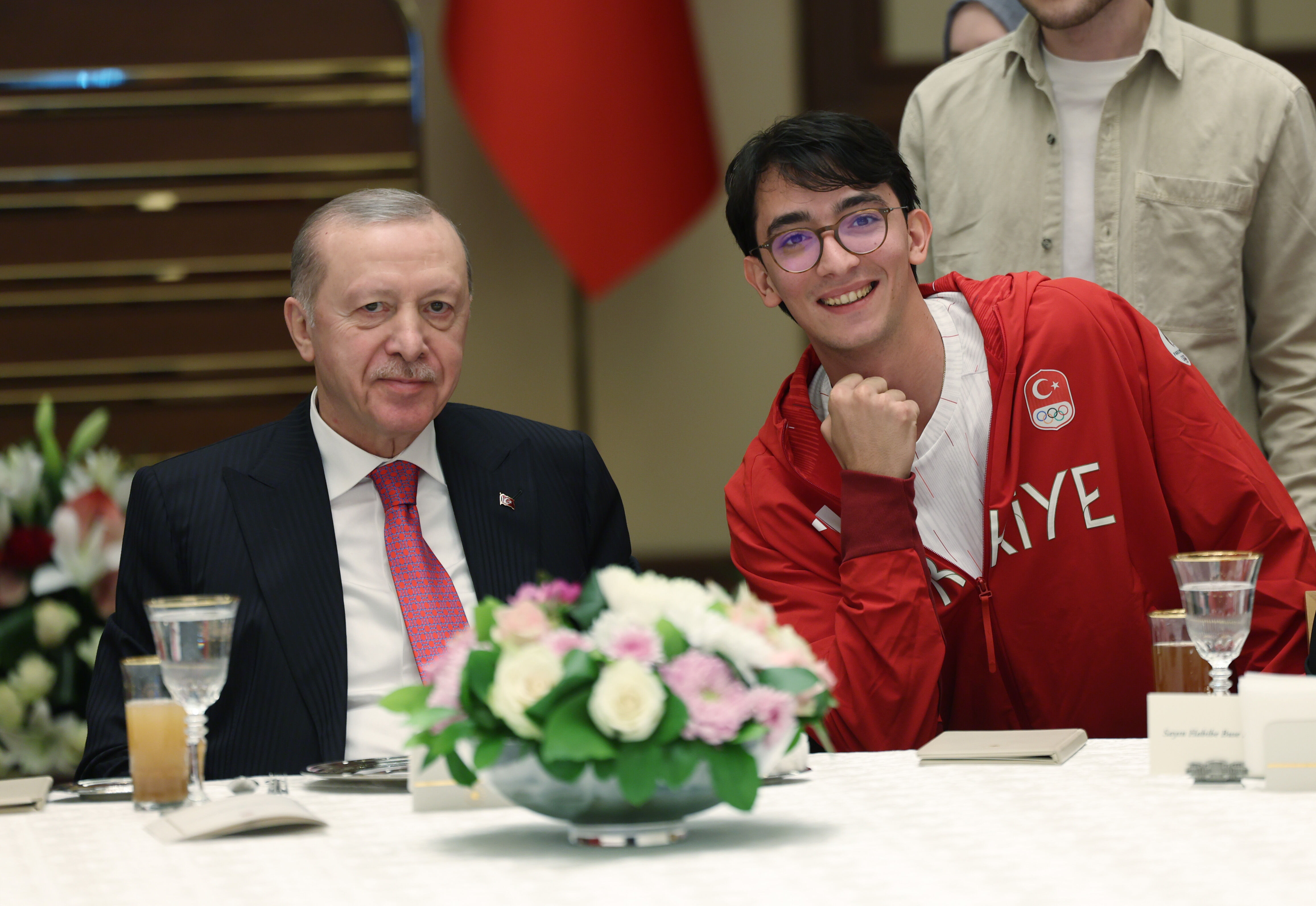 C U M H U R B A S K A N I E R D O G A N H I C K I M S E K E N D I O 1187778 352949