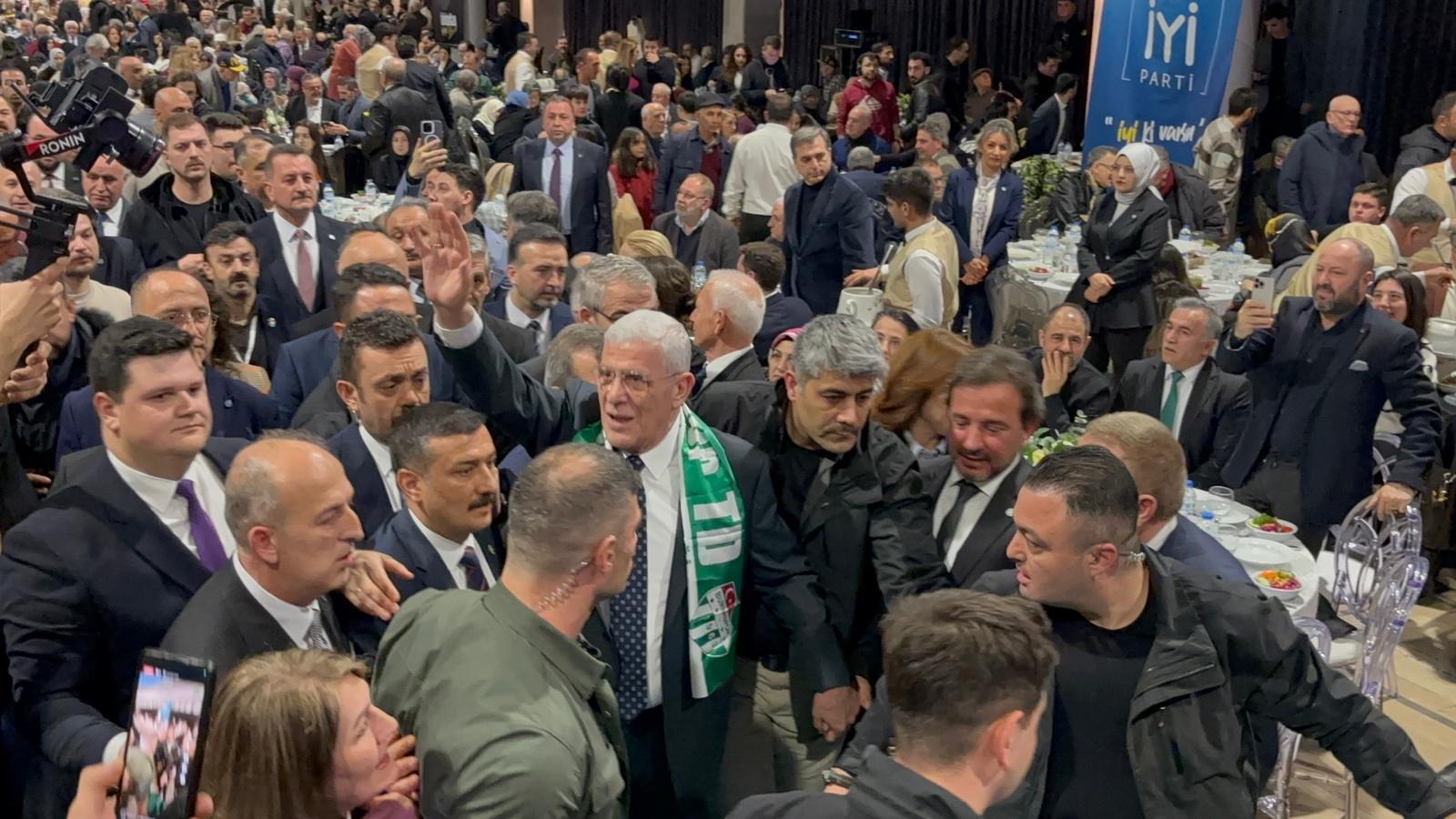 D E R V I S O G L U T E K B I R C A R E K A L M I S T I R O D A 1181325 350882