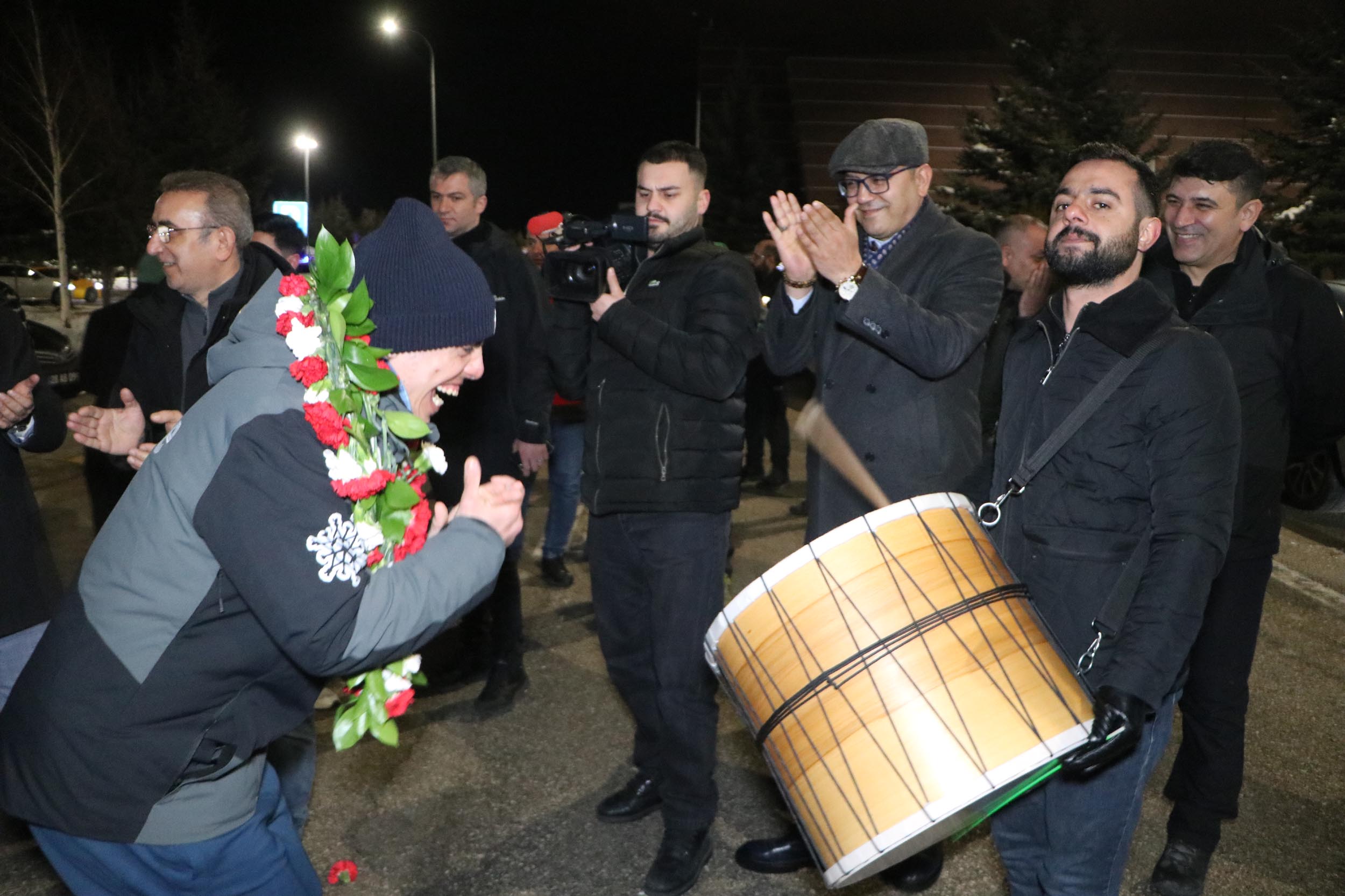 E R Z U R U M D A K A Y A G I N O Z E L I K I Z L E R I N E C O S K U 1159604 344334