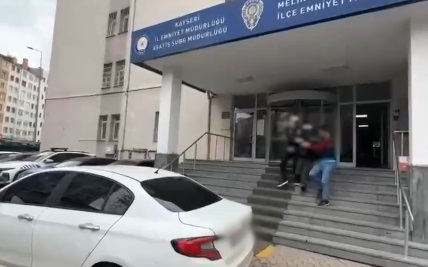 Forkliftle Kuyumcu Soyup Esekle Kacan Su 1161253 344860 (1)