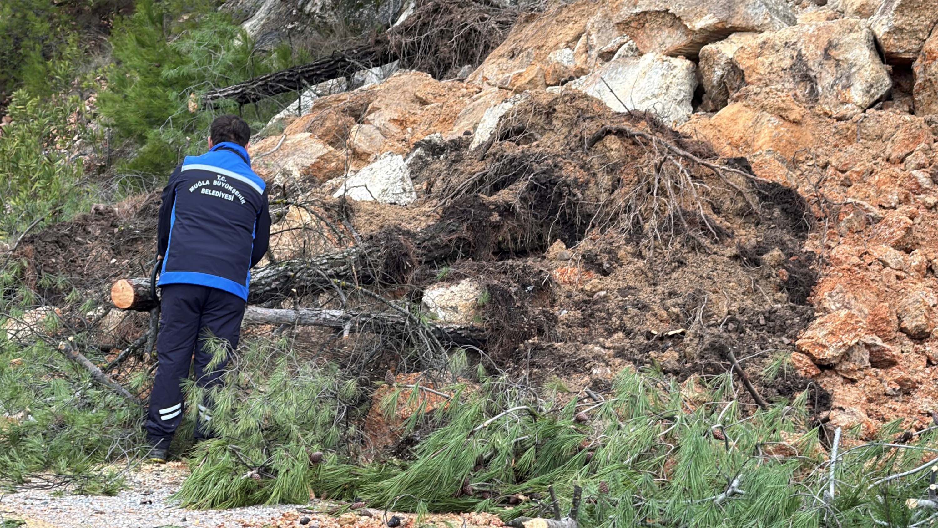 M U G L A D A T O P R A K K A Y M A S I Y O L K I S M E N K A P A 1173040 348447