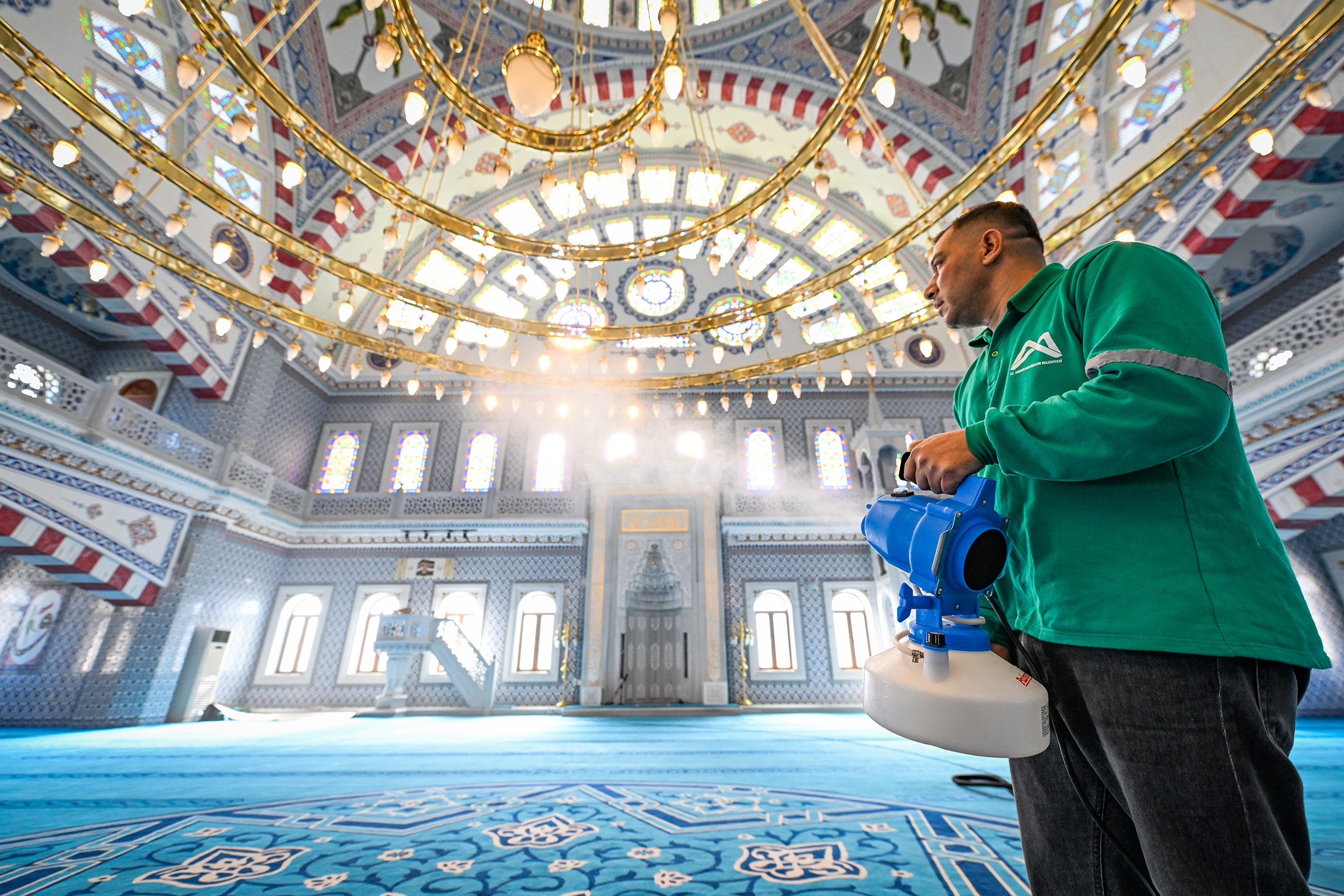 Mersi̇n Büyükşehi̇r’den Ramazan Ayi Öncesi̇nde İbadethaneleri̇n Temi̇zli̇ği̇nde Yoğun Mesai̇ (5)