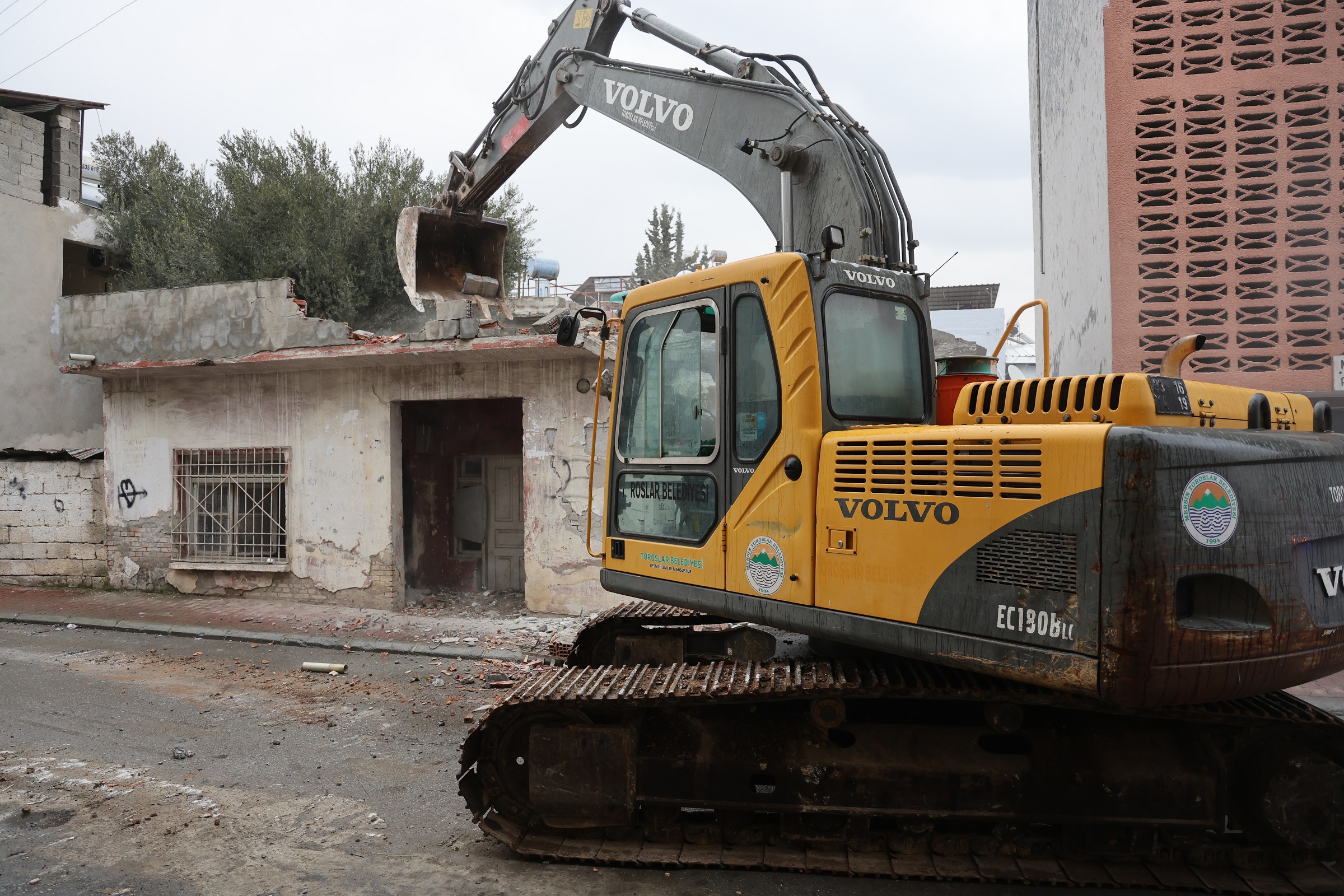 Metruk Bina Yıkımı (3).Jpg