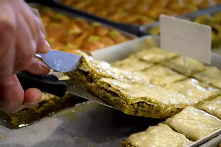 69B8F5E26A554F24E6886781