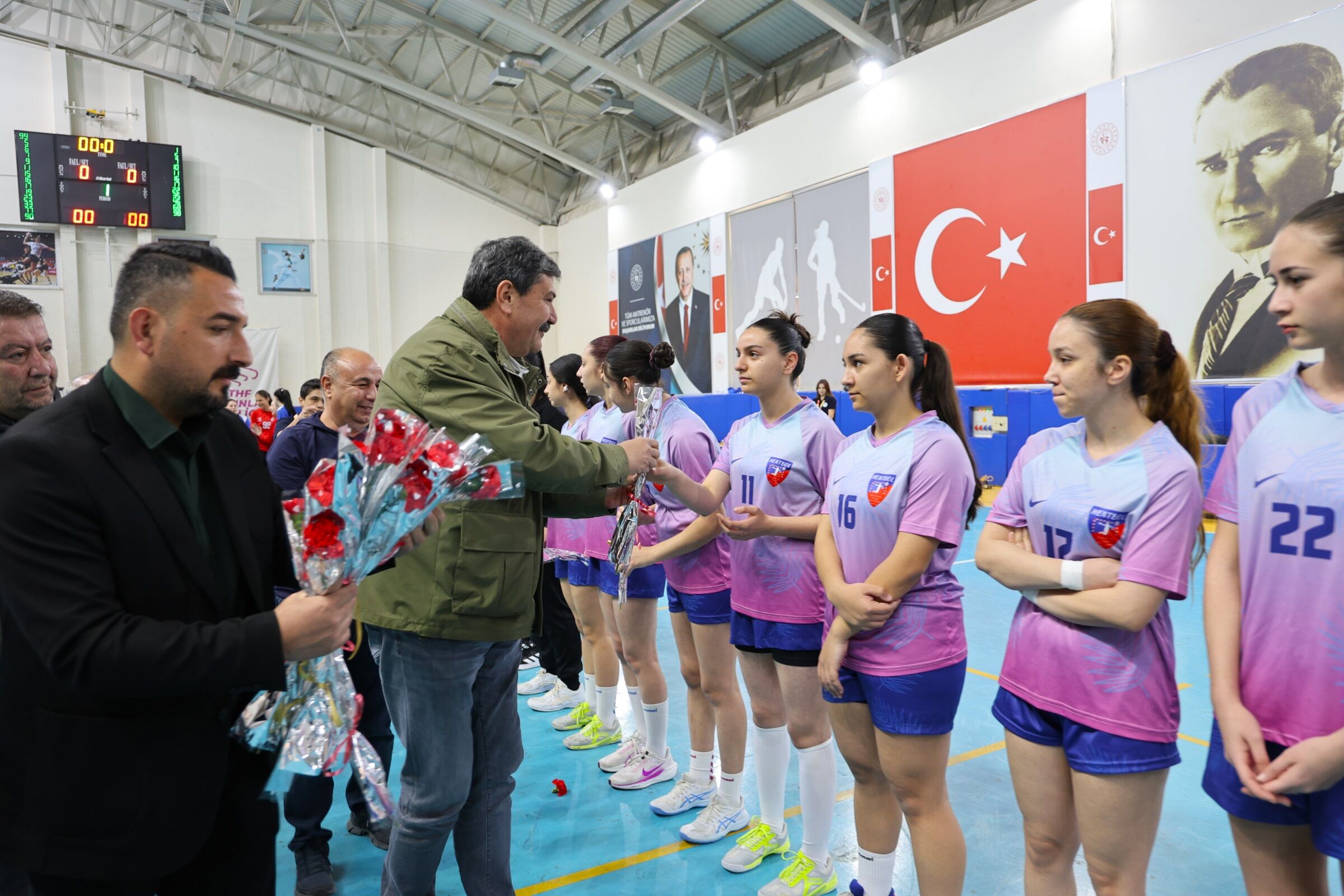 8 Mart'ta Anlamlı Karşılaşma (2)