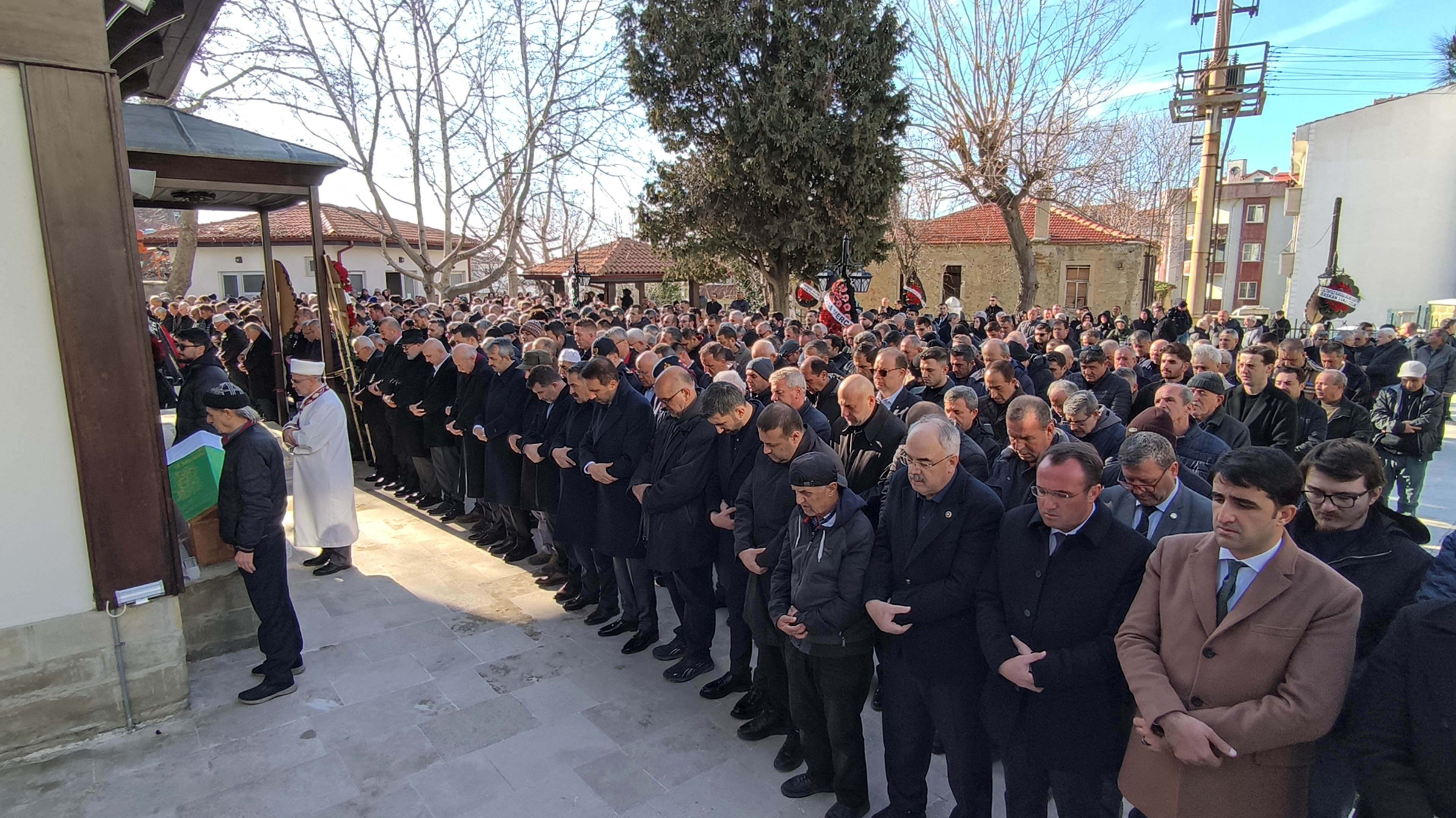 A K P A R T I L I A K S A L I N B A B A S I S O N Y O L C U L U G 1204332 358084