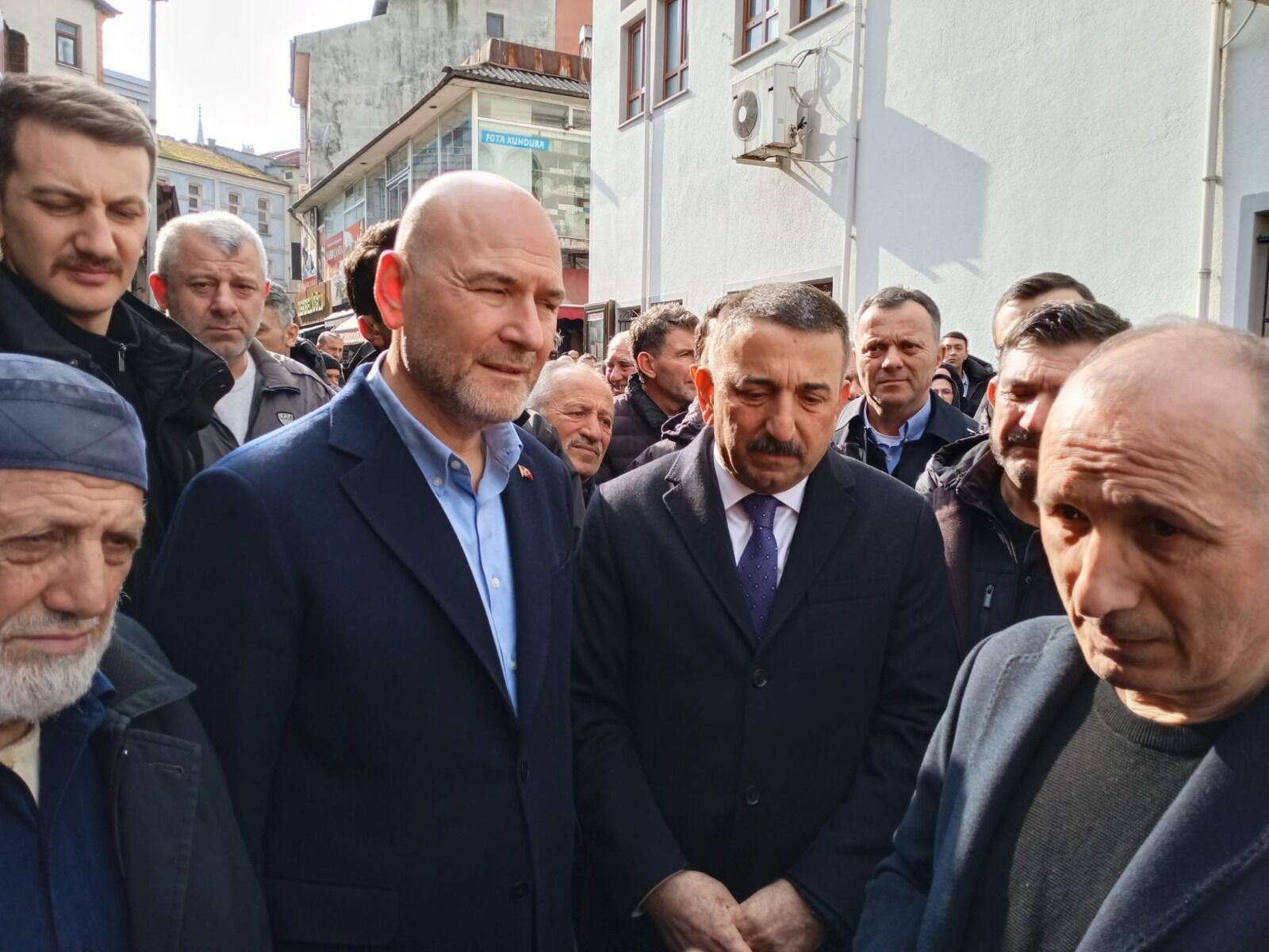 A K R A B A S I N I N D U S M E S I N I E N G E L L E M E K I S T E R K E 1209575 359707-1