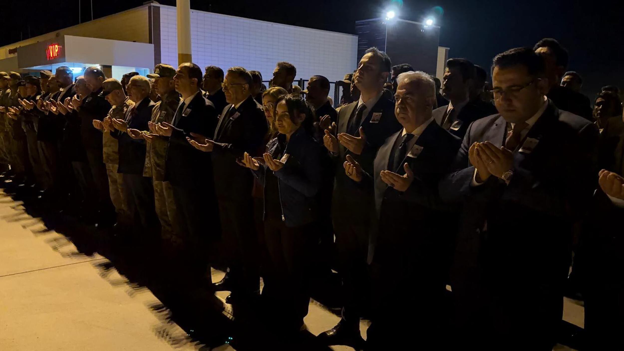 A S K E R I A R A C D E V R I L D I 2 S E H I T 3 Y A R A L I 1227408 365066