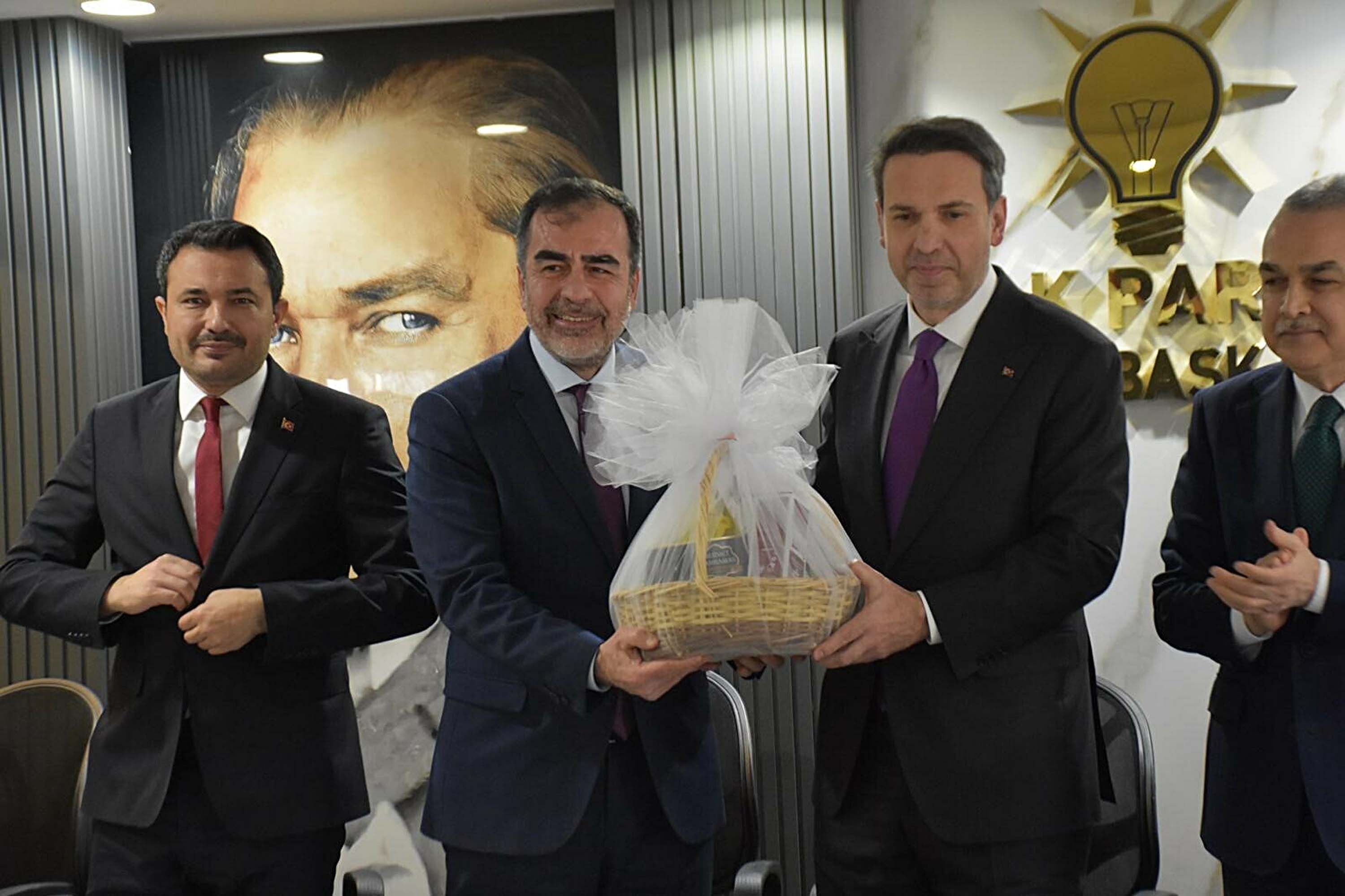 B A K A N B A Y R A K T A R H E D E F I M I Z T U R K I Y E’ Y I E N 1211540 360292