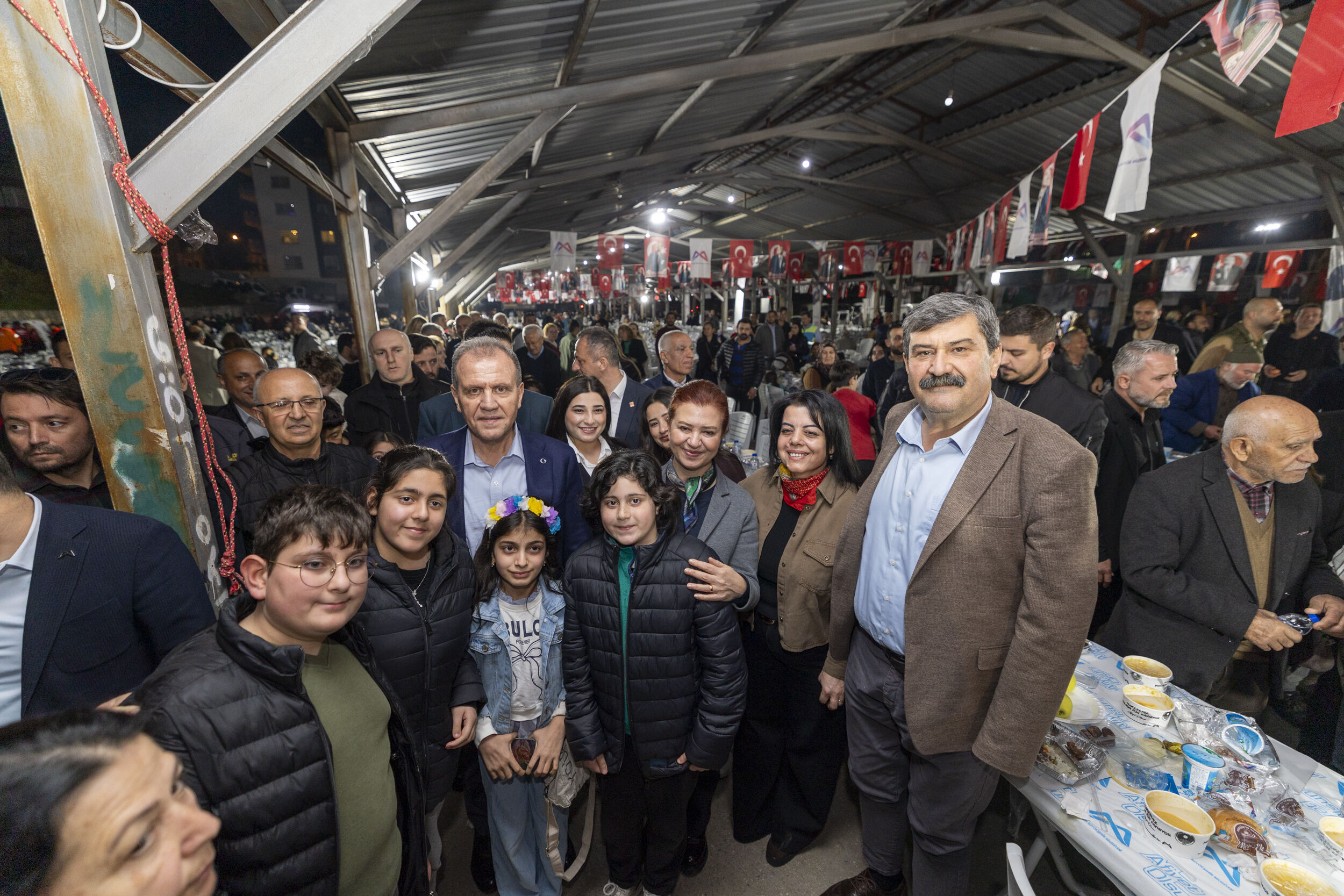 Başkan Seçer İle Meral Seçer Toroslar İftar Programinda Yurttaşlarla Bi̇r Araya Geldi̇ (8)