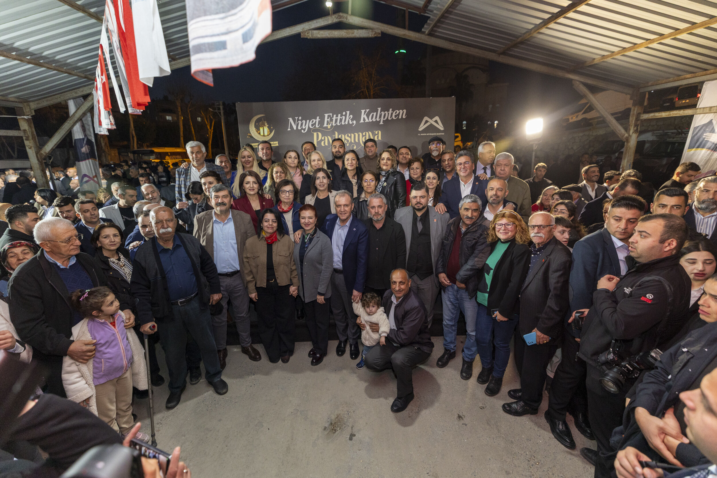 Başkan Seçer İle Meral Seçer Toroslar İftar Programinda Yurttaşlarla Bi̇r Araya Geldi̇ (9)