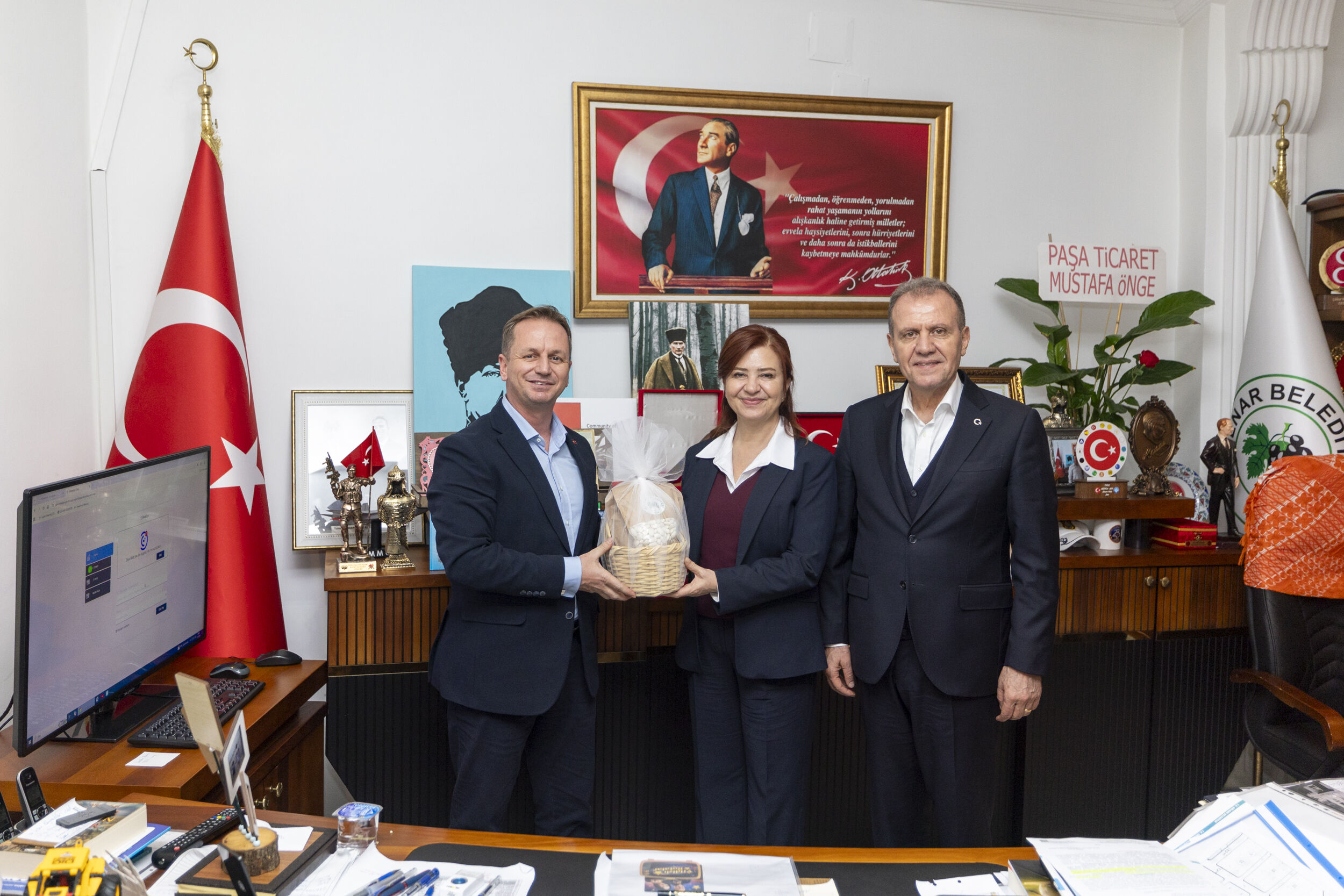 Başkan Seçer Ve Meral Seçer Gülnarlilarla İftar Sofrasinda Buluştu (13)