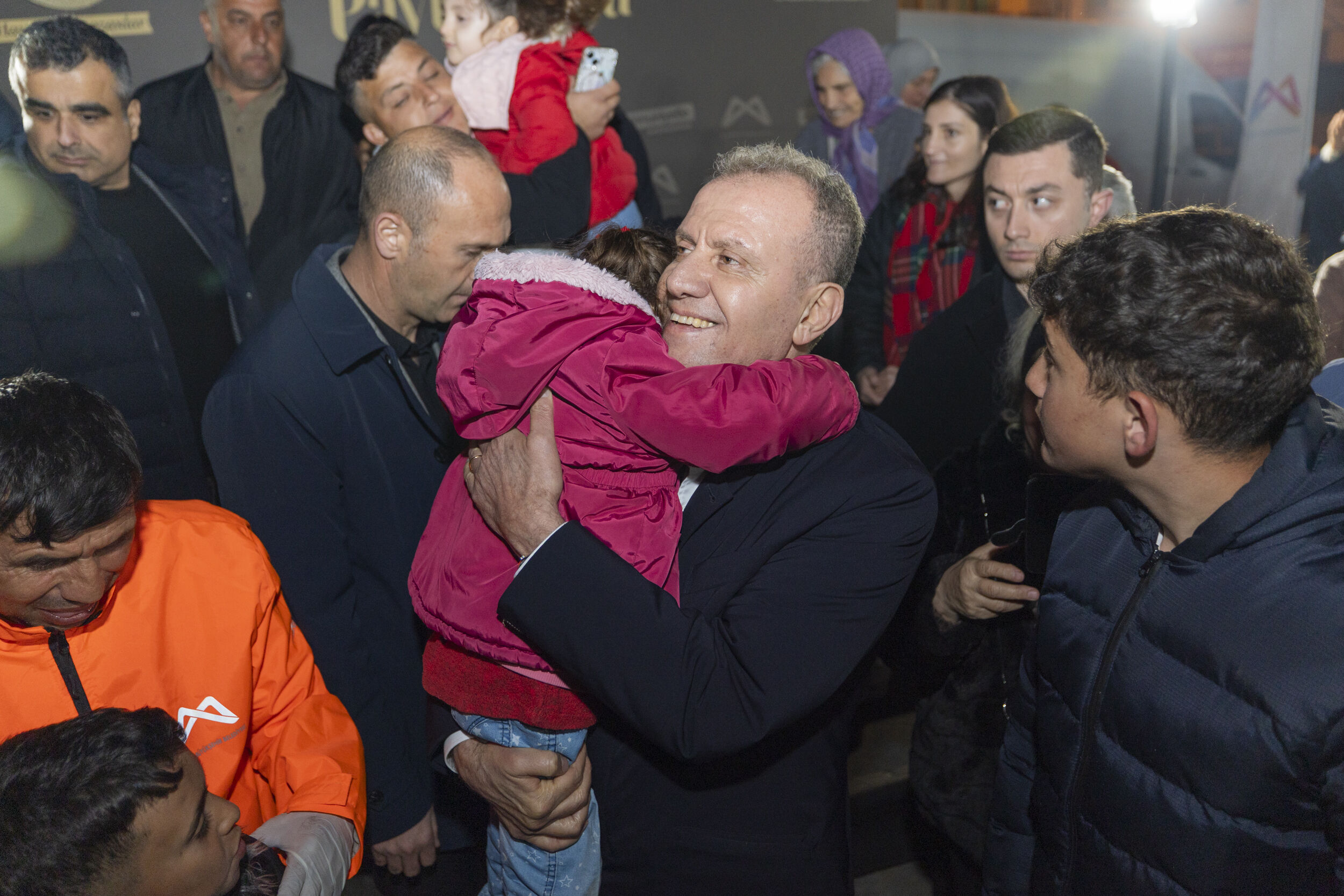 Başkan Seçer Ve Meral Seçer Gülnarlilarla İftar Sofrasinda Buluştu (7)