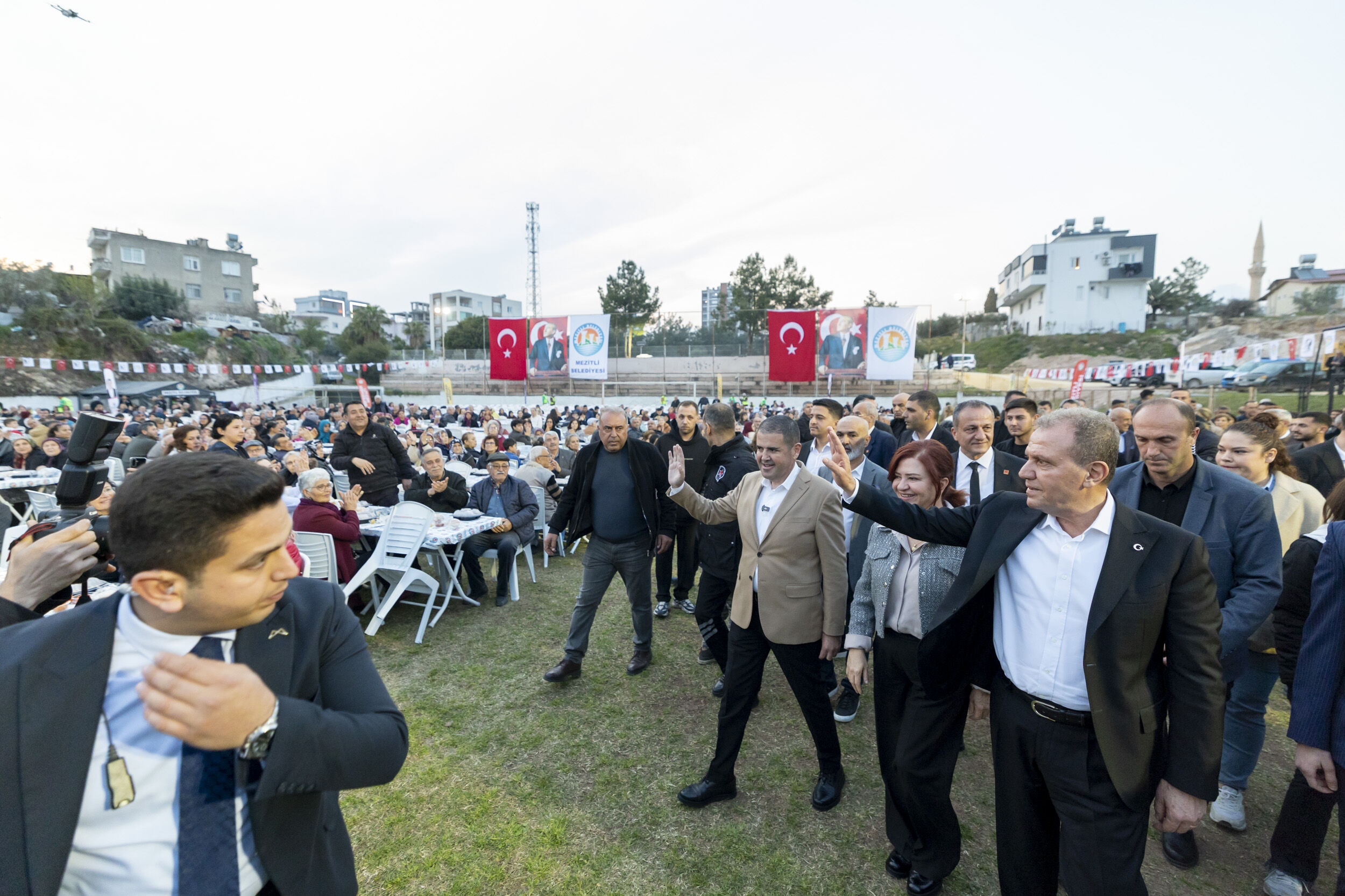 Başkan Seçer Ve Meral Seçer Mezi̇tli̇ Beledi̇yesi̇’ni̇n İftar Programina Katildi (10)