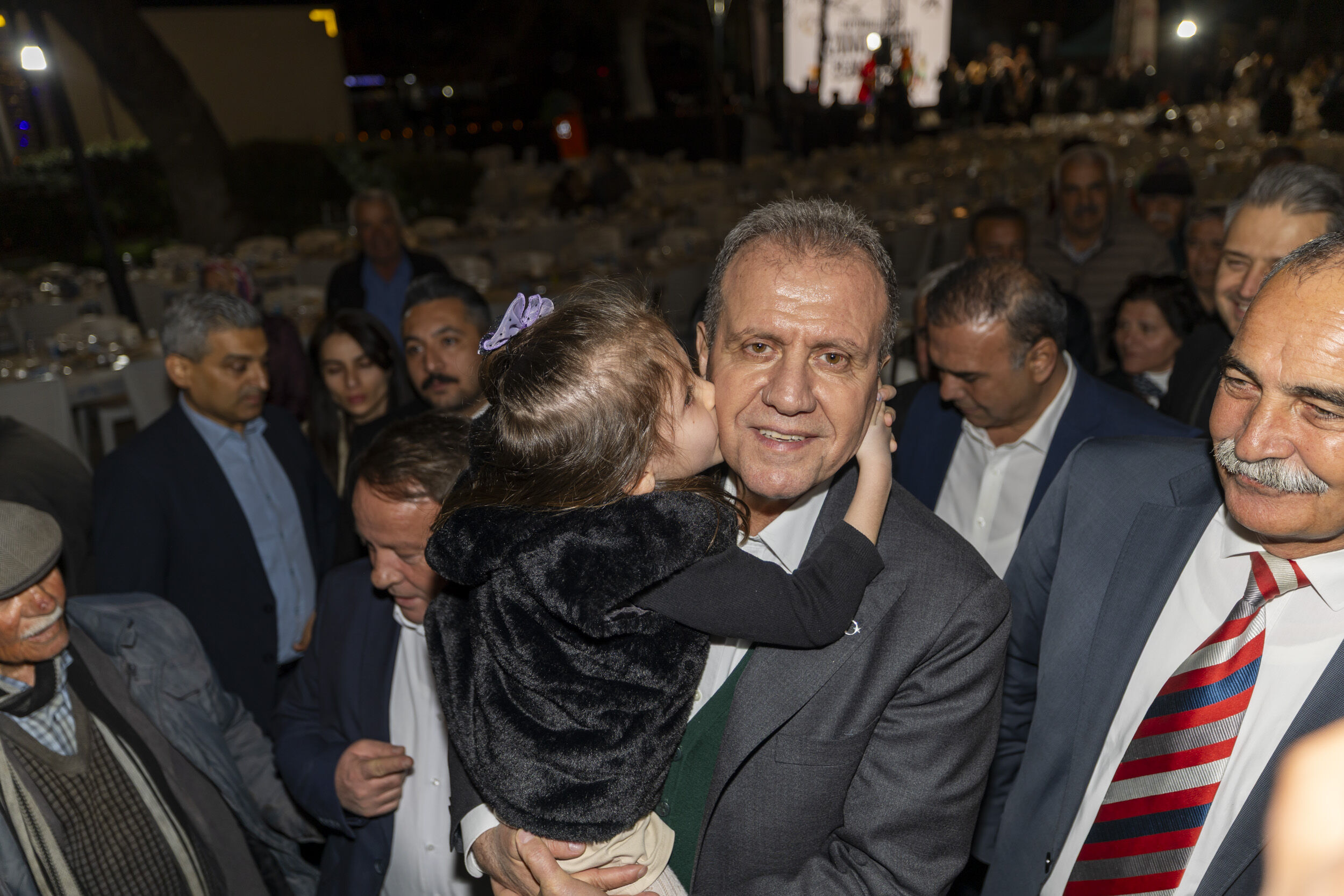 Başkan Seçer Ve Meral Seçer Mut Halkiyla İftar Sofrasinda Buluştu (10)