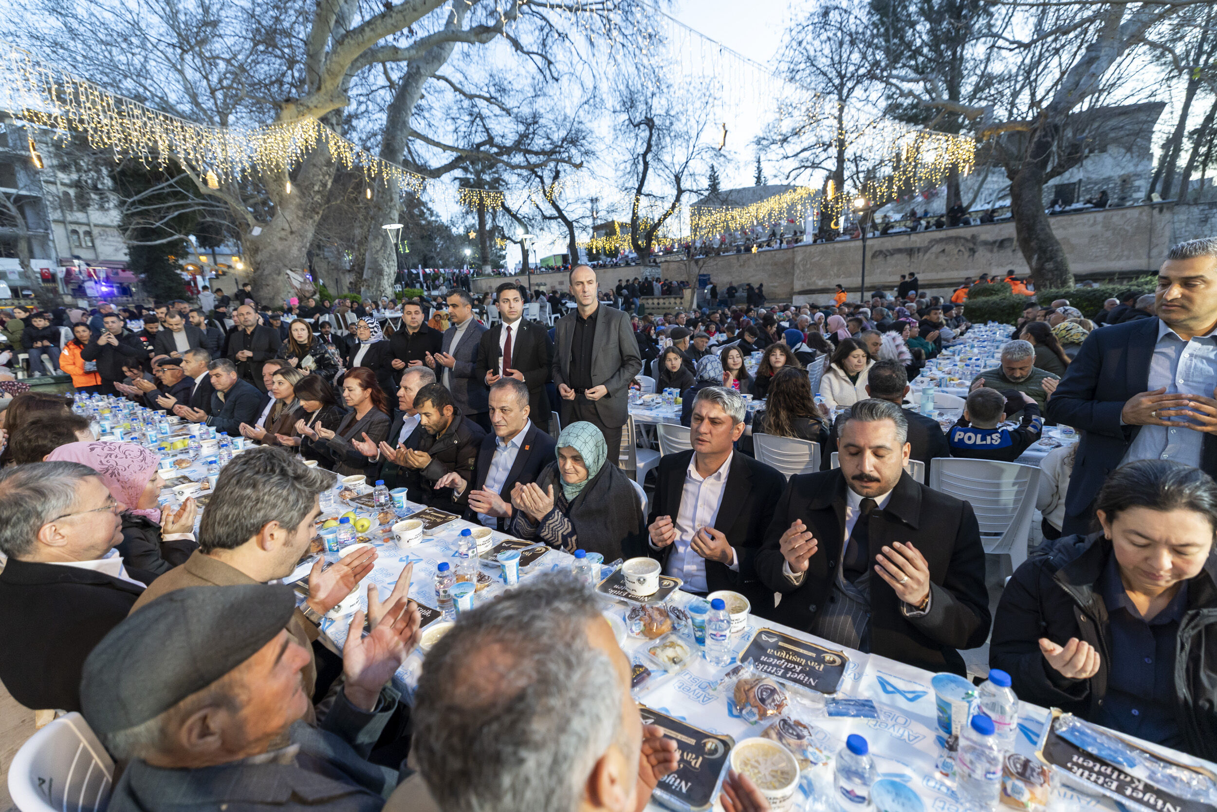 Başkan Seçer Ve Meral Seçer Mut Halkiyla İftar Sofrasinda Buluştu (4)