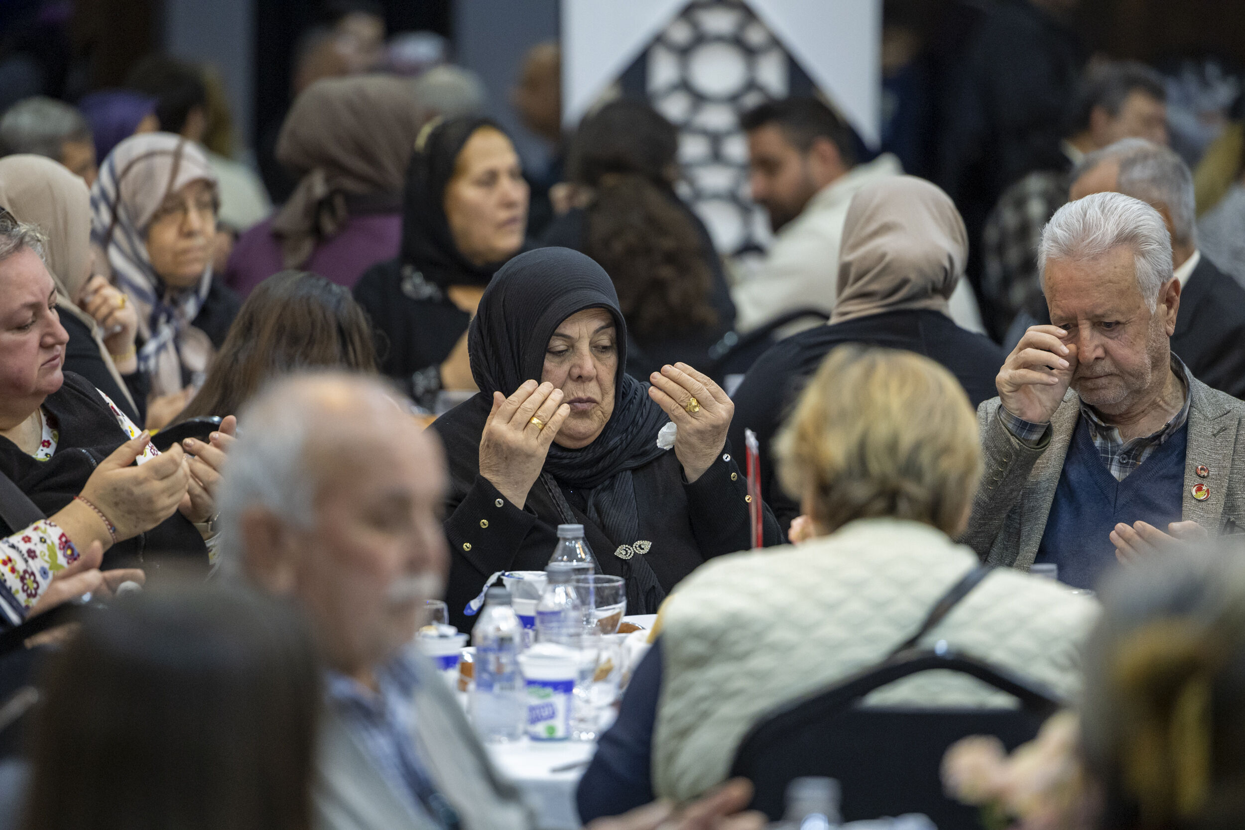 Başkan Seçer Ve Meral Seçer Şehi̇t Ai̇leleri̇, Gazi̇ler Ve Gazi̇ Yakinlari İle İftar Sofrasinda Buluştu (11)