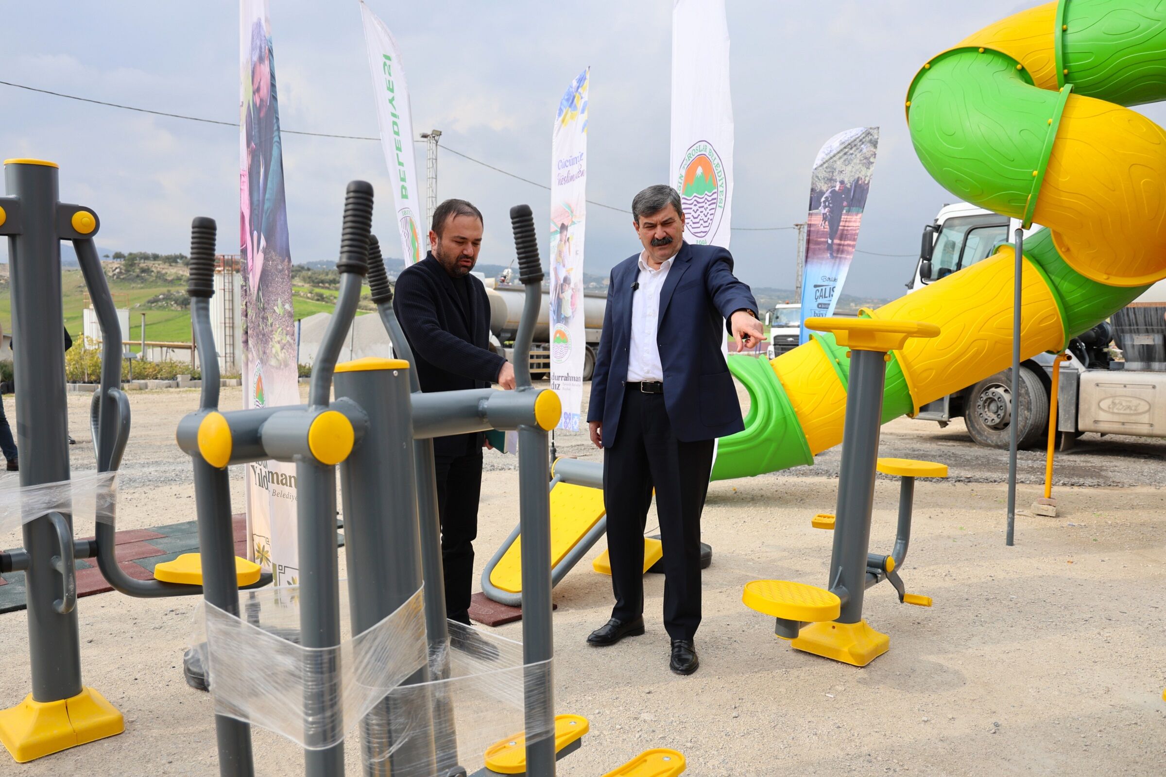 Başkan Yıldız Oyun Gruplarını Inceledi (1)