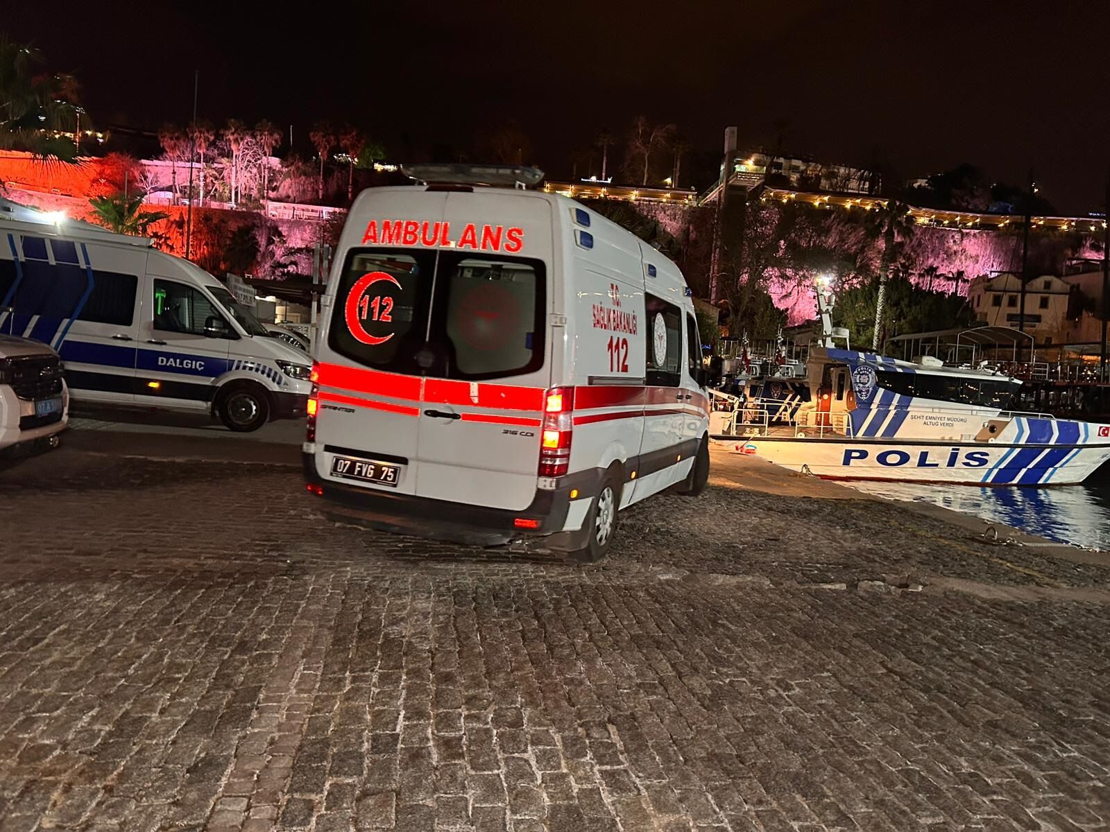 F A L E Z L E R D E N D U S E N K A D I N H A Y A T I N I K A Y B E T T 1214360 361108