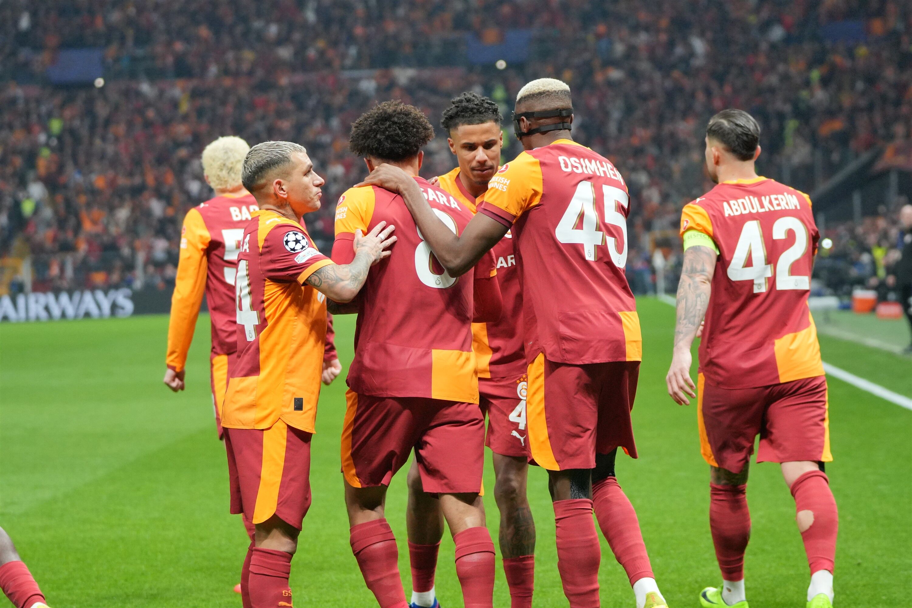 G A L A T A S A R A Y L I V E R P O O L E K F O T O G R A F L A R 1206290 358705