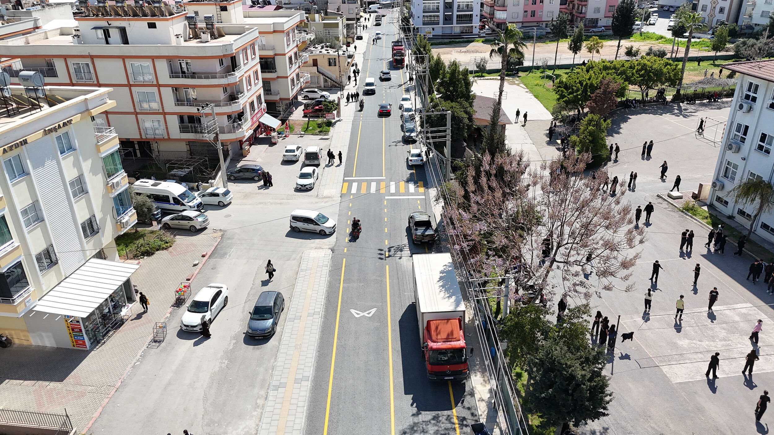 Mersi̇n Büyükşehi̇r 208. Cadde’yi̇ Yeni̇lereyerek Güvenli̇ Ulaşimi Sağladi (4)