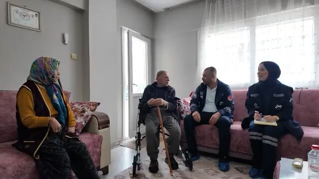 Mersi̇n Büyükşehi̇r Bayram Sevi̇nci̇ni̇ Yaş Almiş Yurttaşlarin Evleri̇ne Taşidi Mersin Web Tv (360P, H264).Mp4.00 00 32 09.Still001