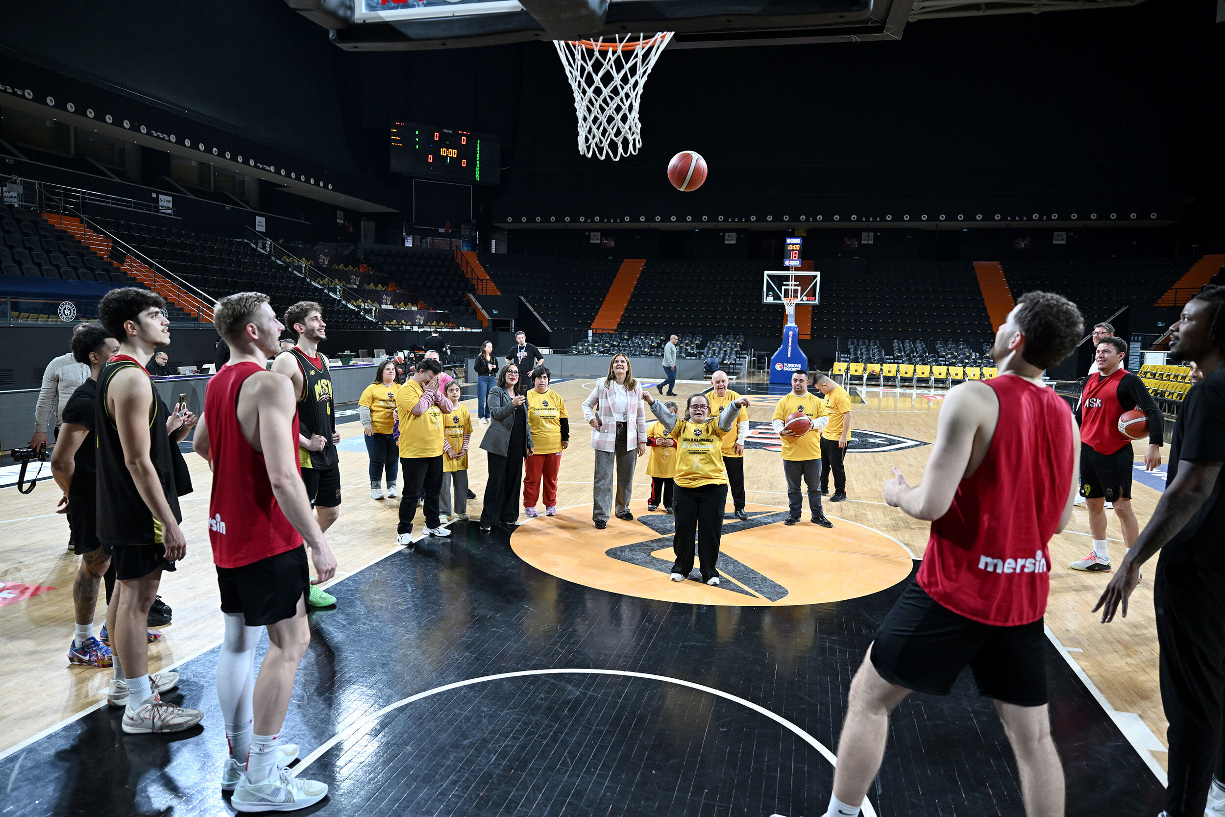 Mersi̇n Büyükşehi̇r, Down Sendromlu Çocuklari Msk İle Buluşturdu (10)