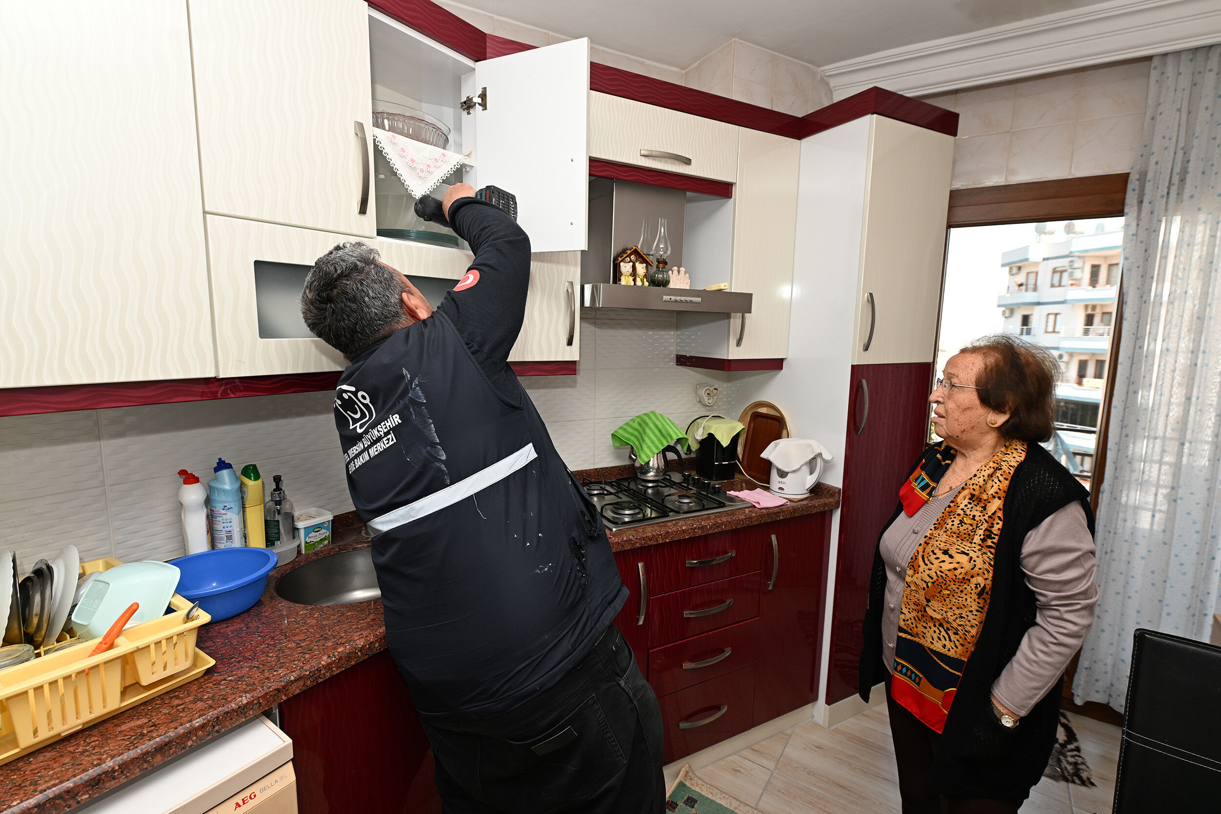 Mersi̇n Büyükşehi̇r, “Yaşli Destek Hi̇zmetleri̇” İle Yaş Almişlarin Evi̇nde Bi̇r Ses Oluyo (3)