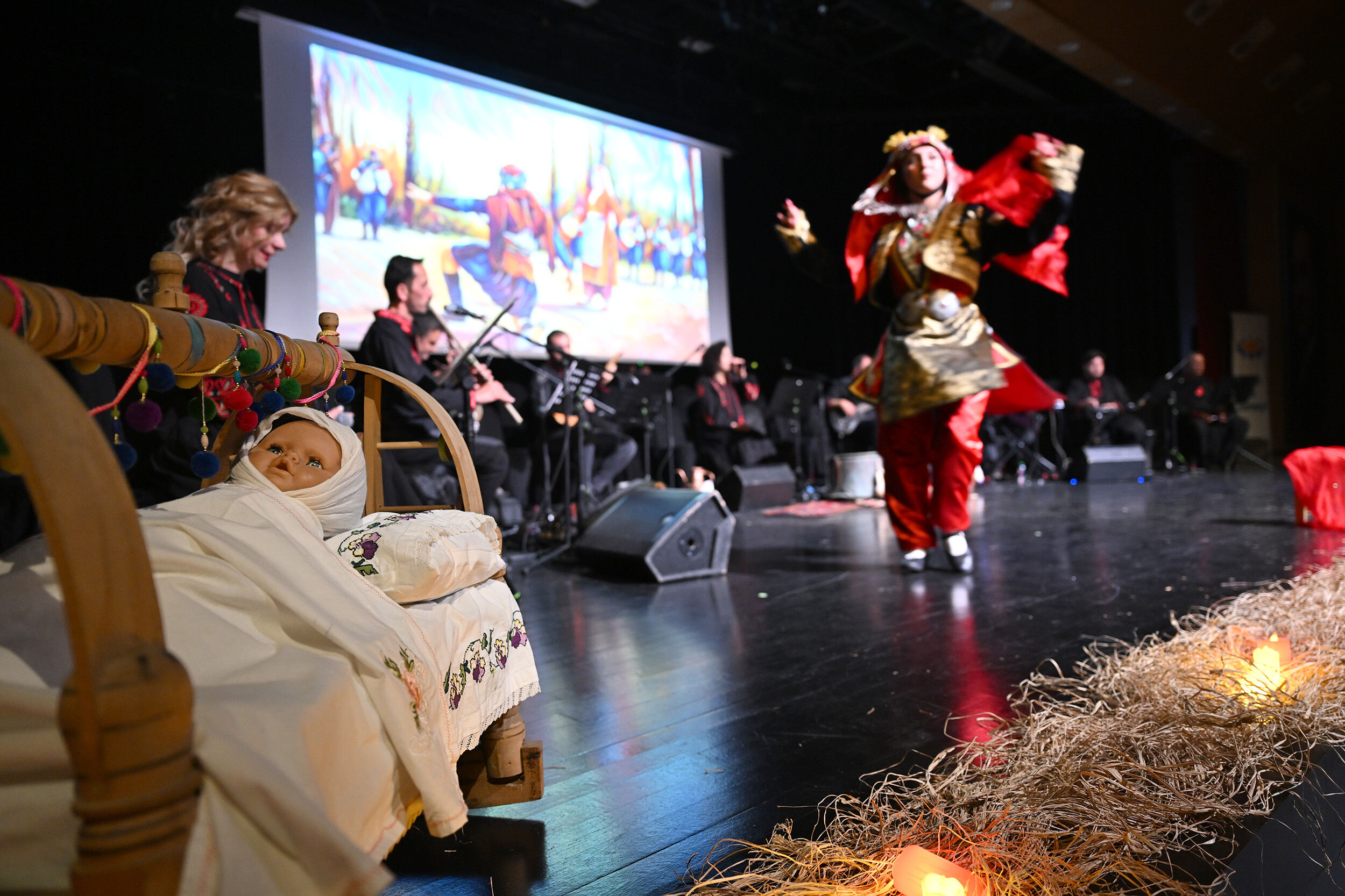 Mersi̇n Büyükşehi̇r’de Kadinlarin Sesi̇ Ezgi̇ler Ve Danslarla Yükseldi̇ (4)