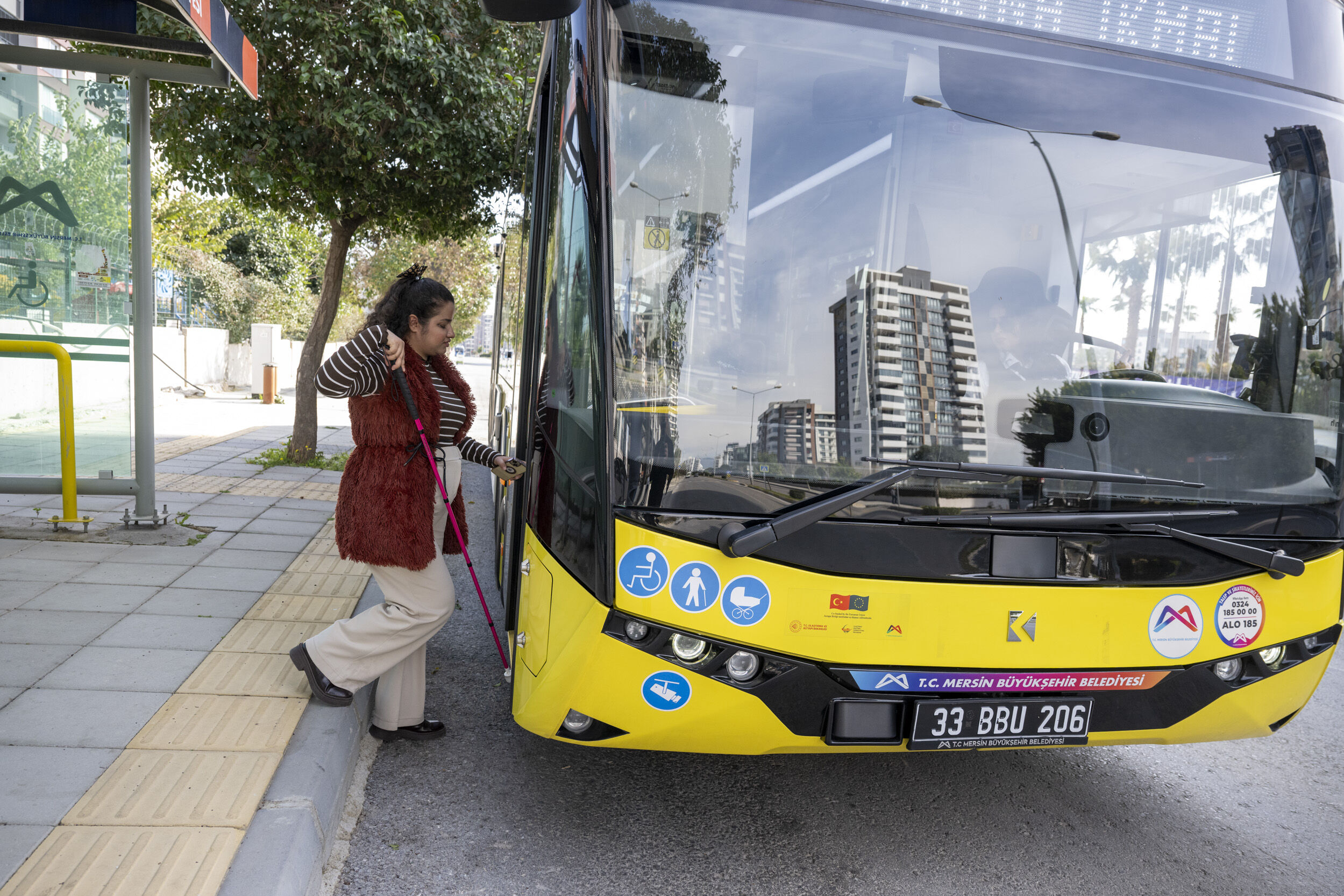 Mersi̇n Büyükşehi̇r’den Özel Gereksi̇ni̇mli̇ Bi̇reylere ‘Engelsi̇z Ulaşim’ Teknoloji̇si̇ (2)