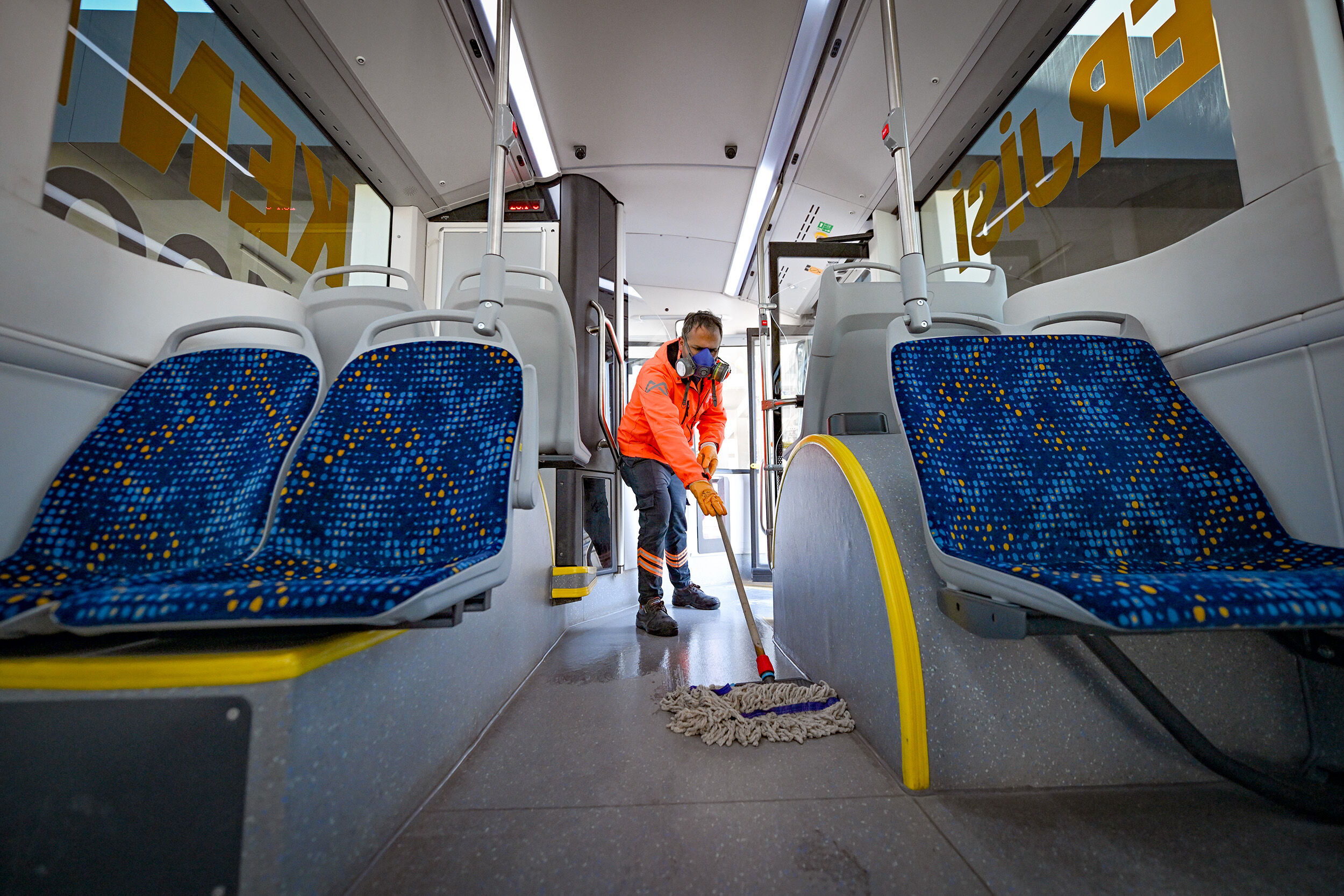 Mersi̇n Büyükşehi̇r’le Ulaşimda Konfor Ve Hi̇jyen Seferberli̇ği̇ (6)