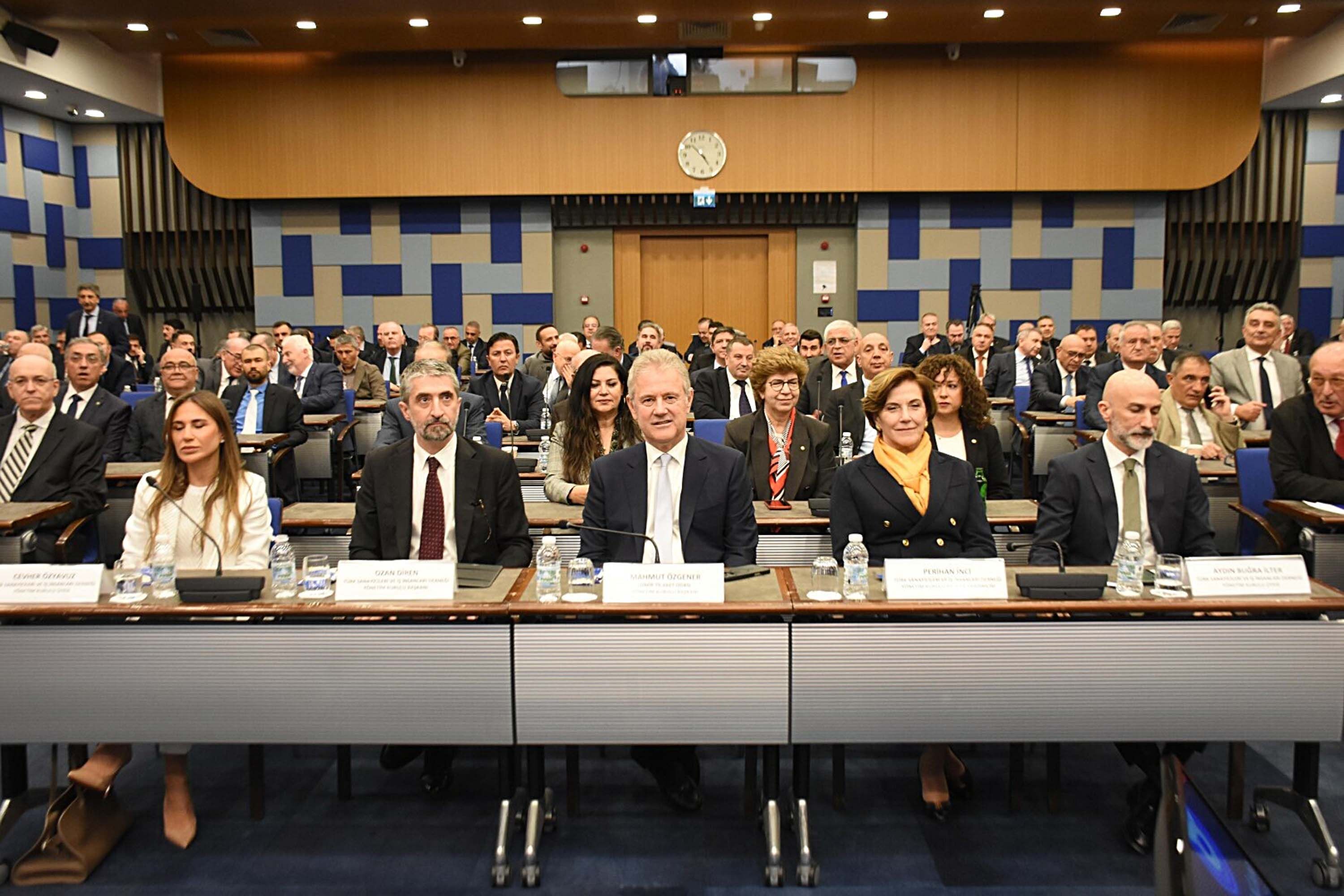 T U S I A D B A S K A N I D I R E N D U N Y A Y E N I B I R D E N 1229118 365592