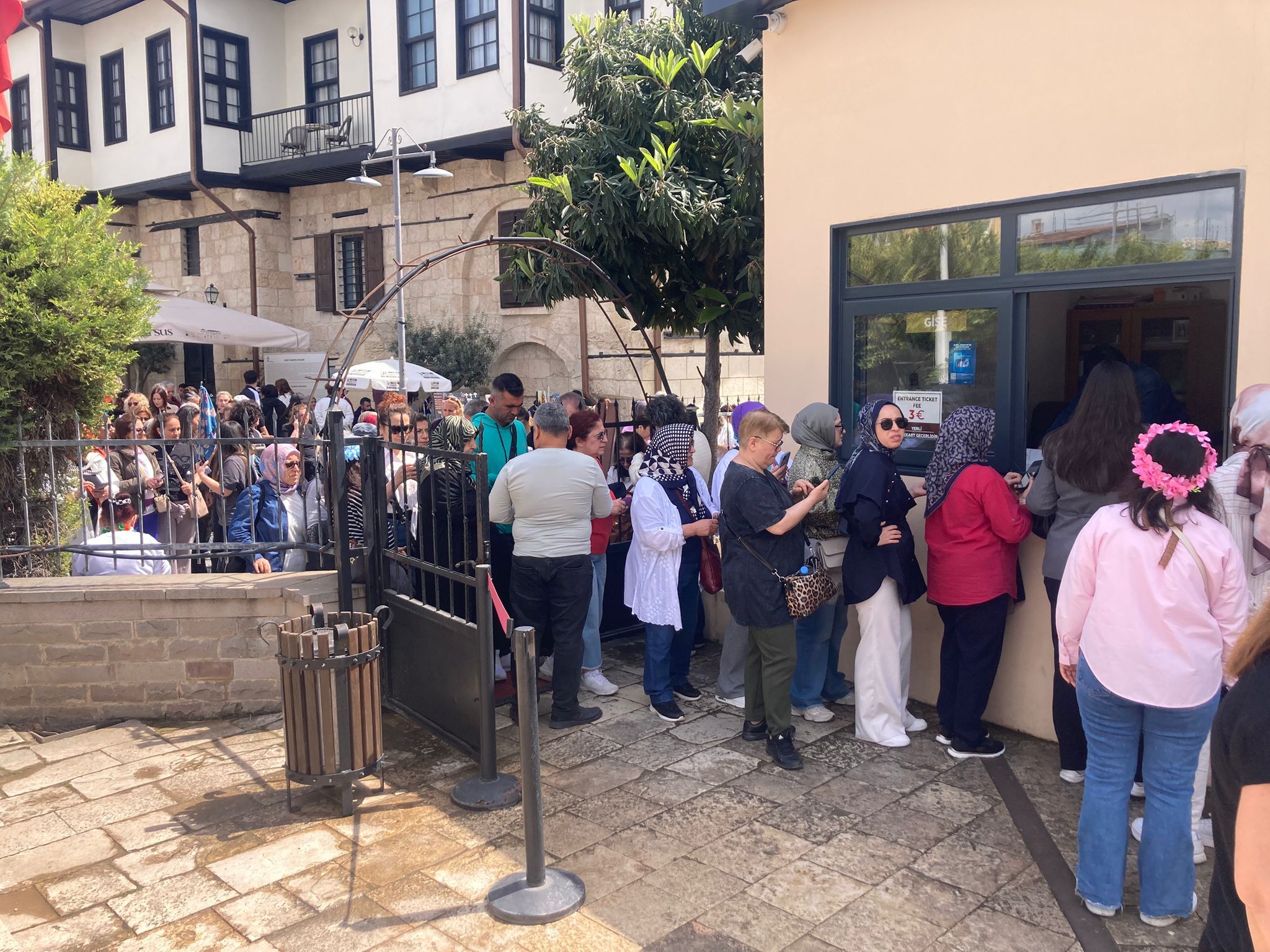 7E62Cc72 E8F3 47B8 A904 8C57D27F8E88