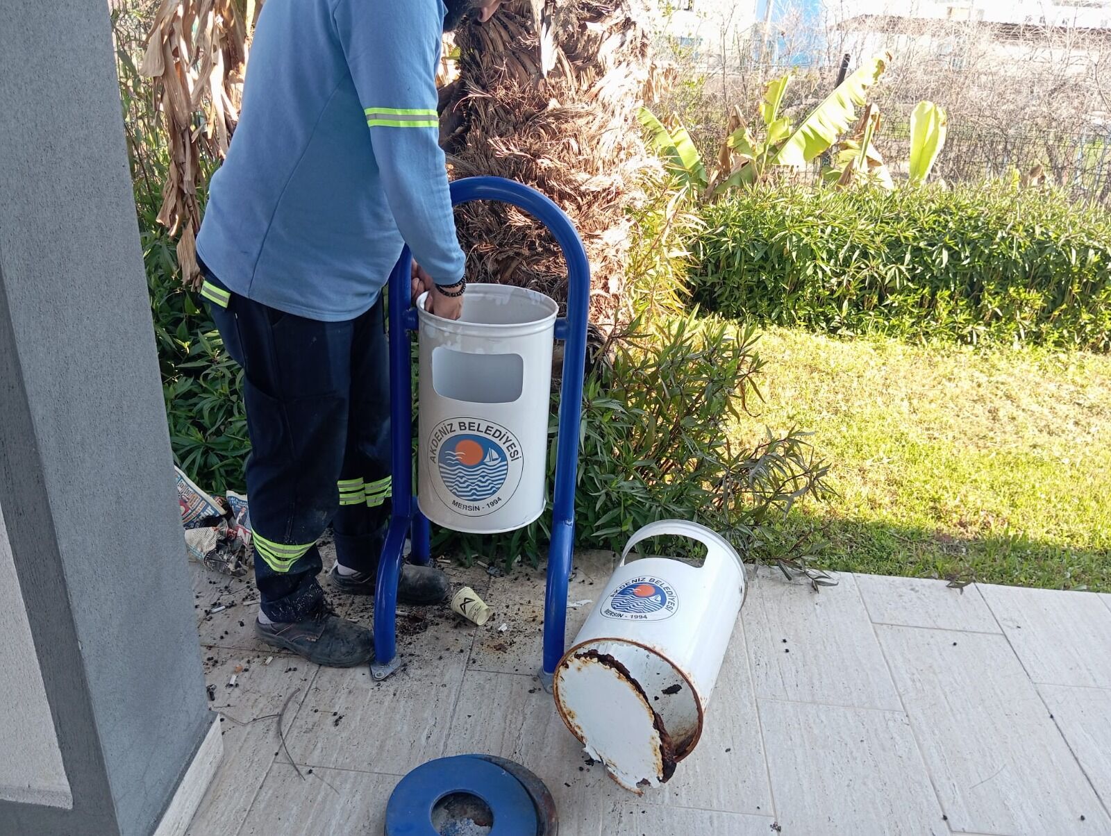 Akdeniz Belediyesi Parklara Bakım Yapıyor (6)