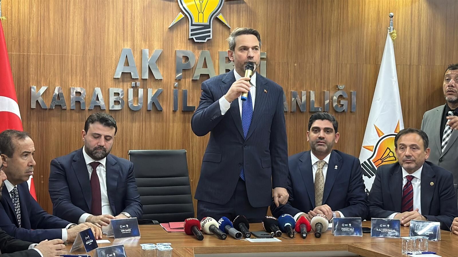 B A K A N B A Y R A K T A R H E D E F I M I Z 3 N I S A N I ‘ T U 1243709 370025